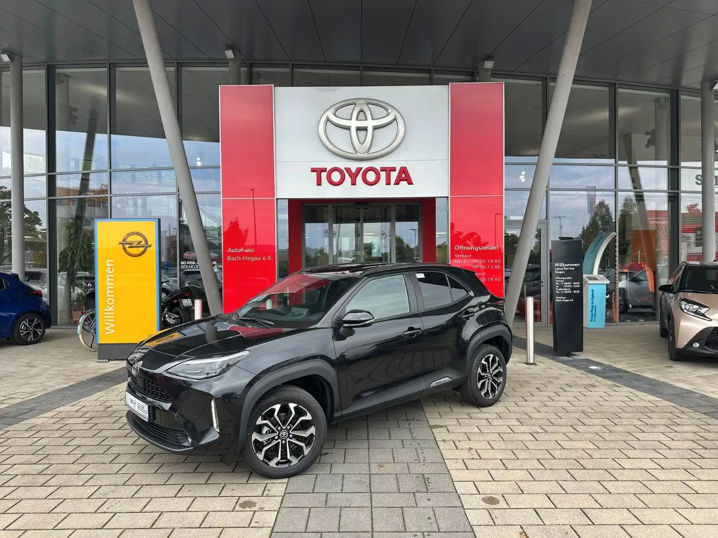 Toyota Yaris Cross Hybrid FWD Teamplayer + WINTER PAKET Schwarz - 1