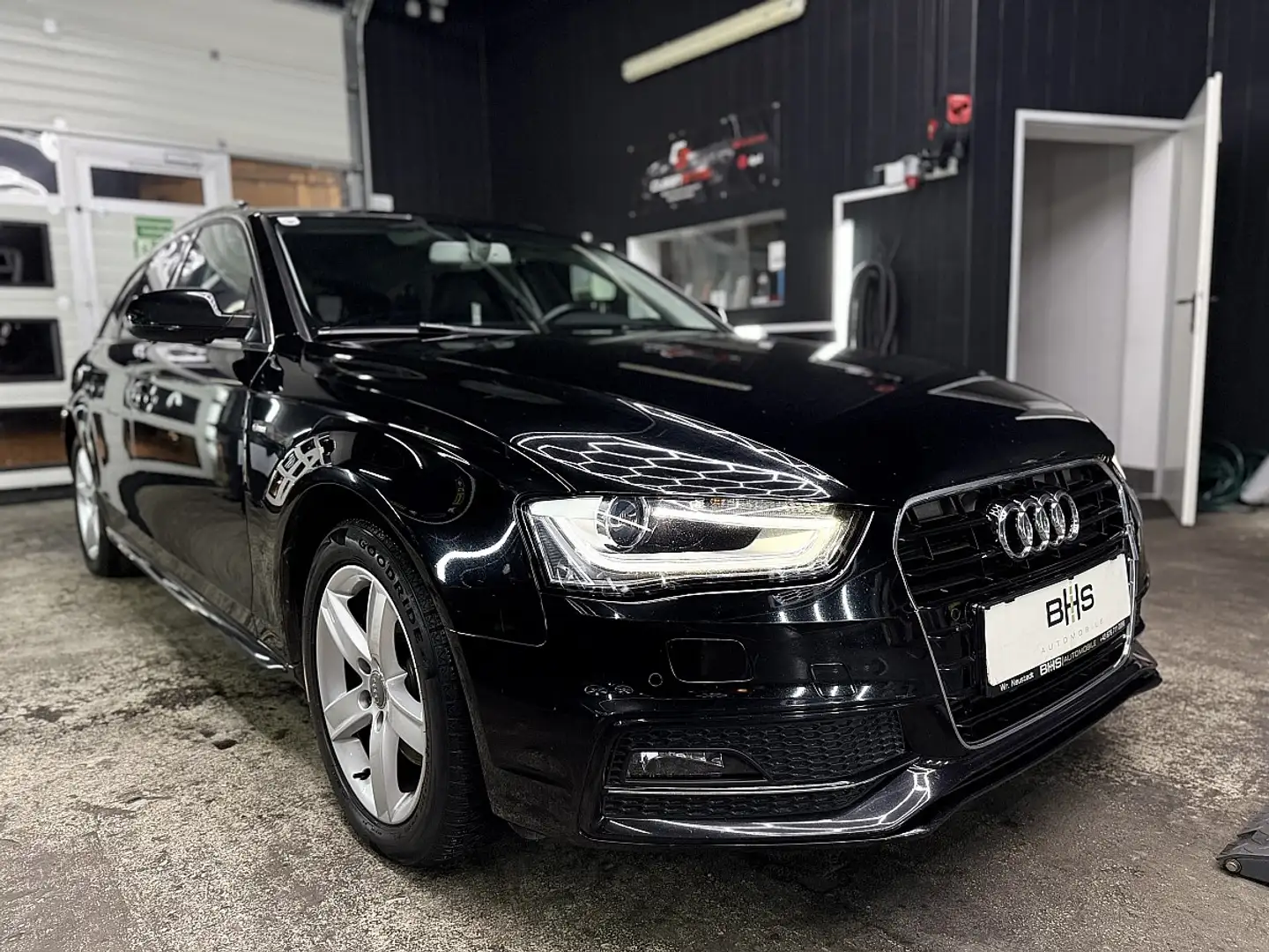 Audi A4 Avant 2,0 TDI Intense Schwarz - 2