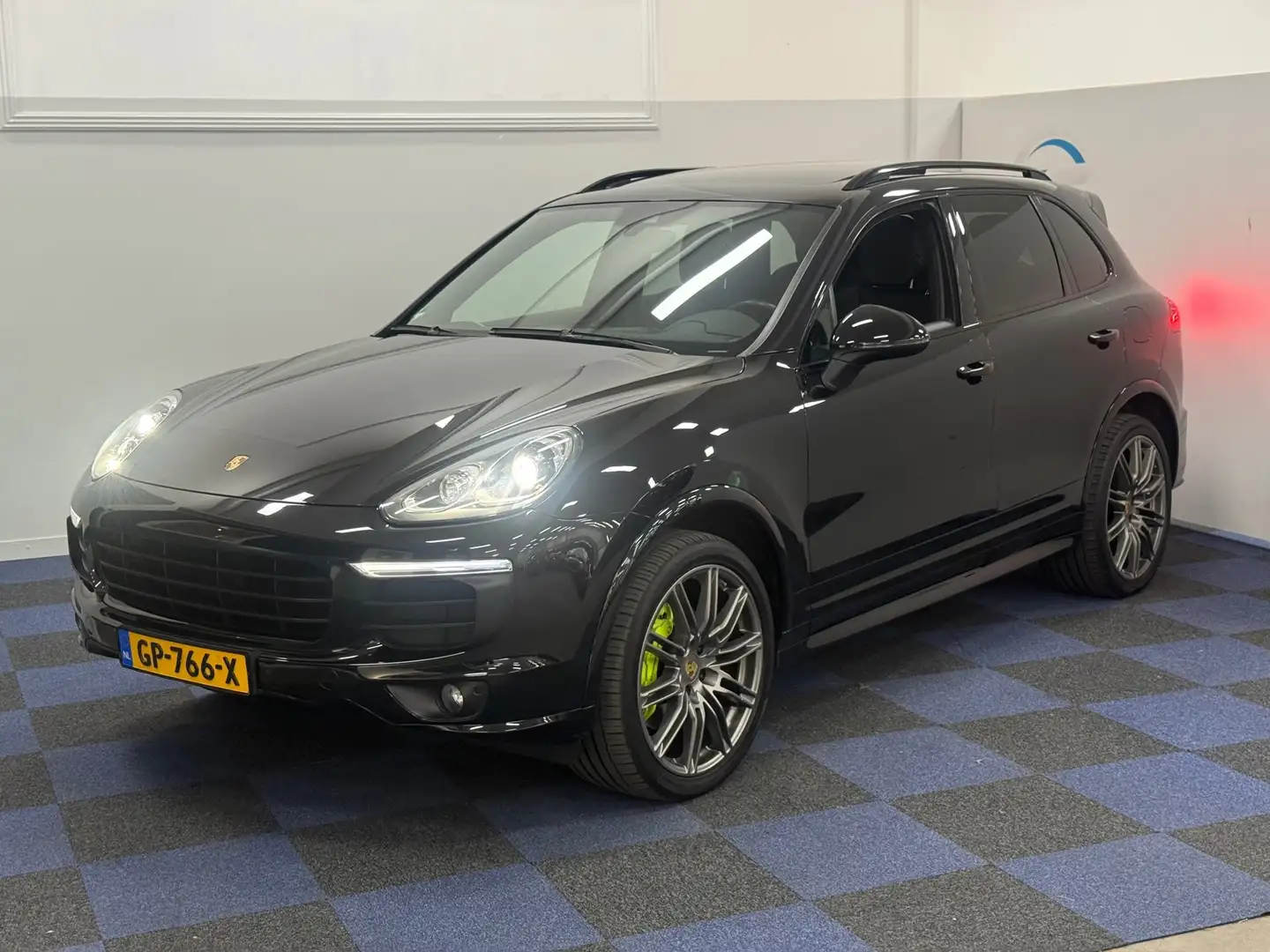 Porsche Cayenne 3.0 S E-Hybrid / PANORAMADAK / DEALER ONDERHOUDEN Schwarz - 2