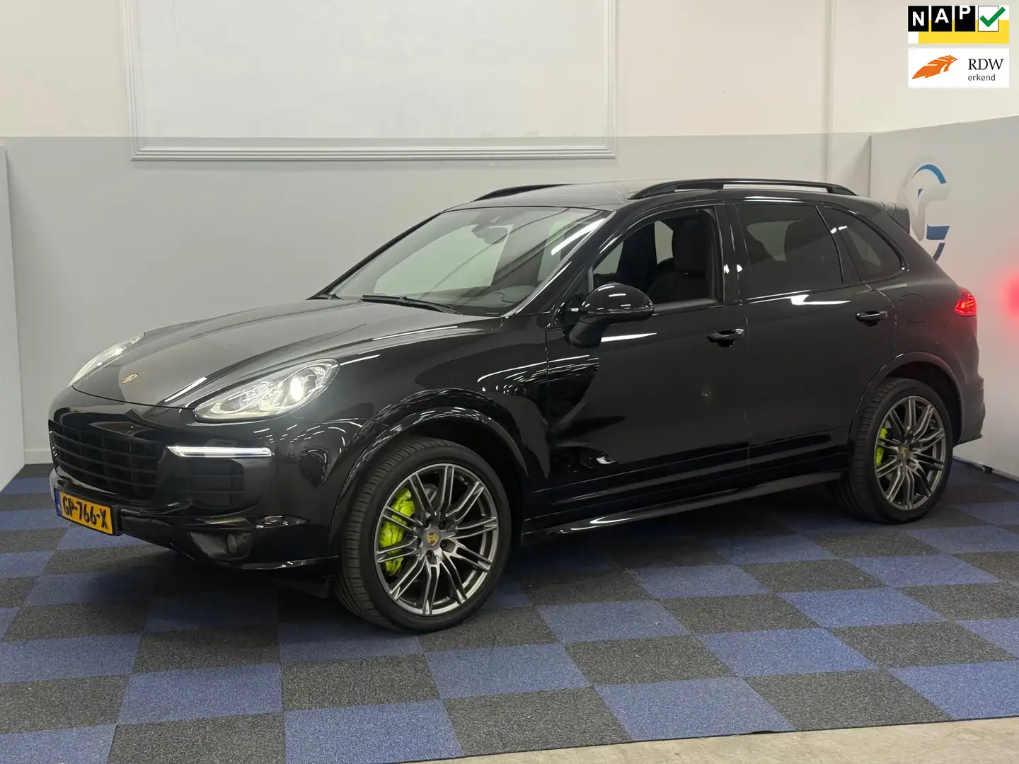 Porsche Cayenne 3.0 S E-Hybrid / PANORAMADAK / DEALER ONDERHOUDEN Schwarz - 1