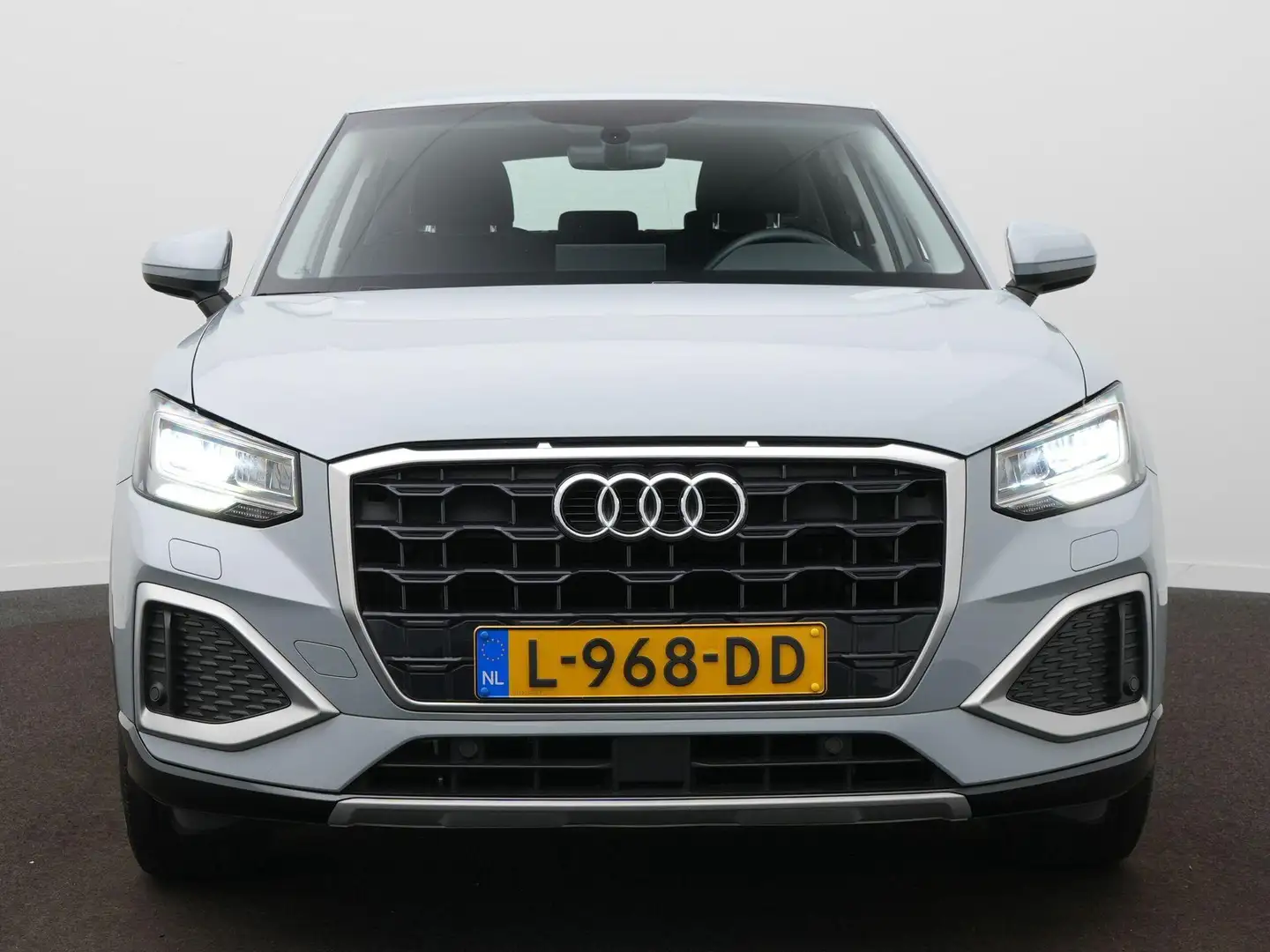 Audi Q2 30 TFSI Business Edition | Cruise | Navi | Virtual Grijs - 2