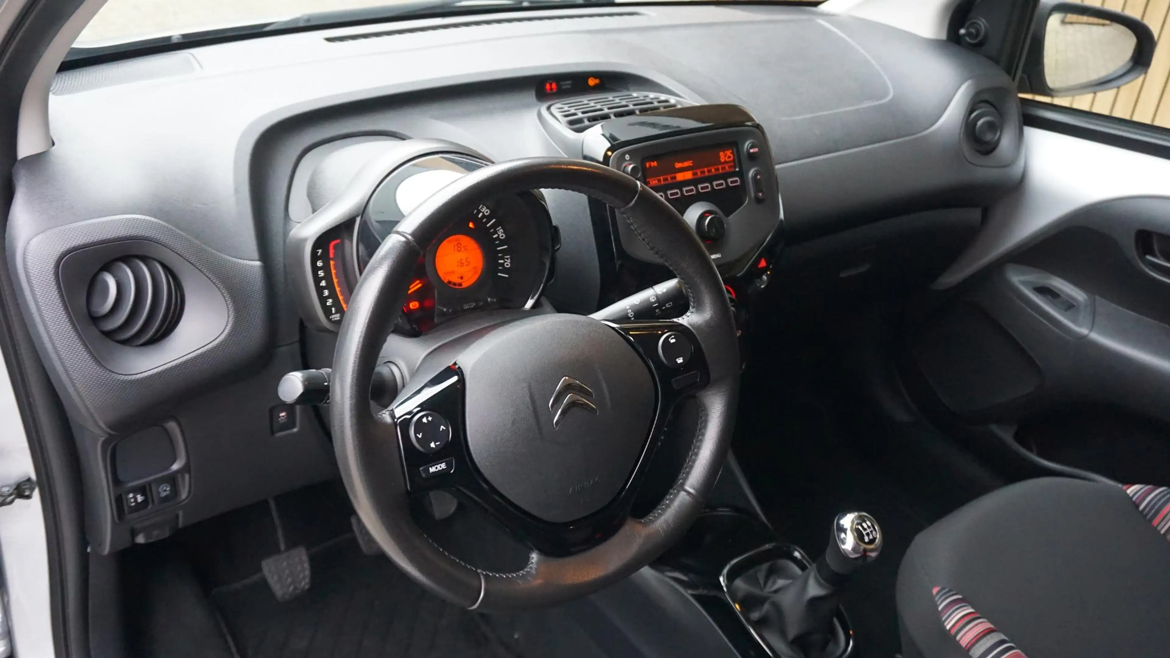 Citroen C1 1.0 VTi 72pk 5Drs Feel Airco Bluetooth Elek.Pakket — photo 24