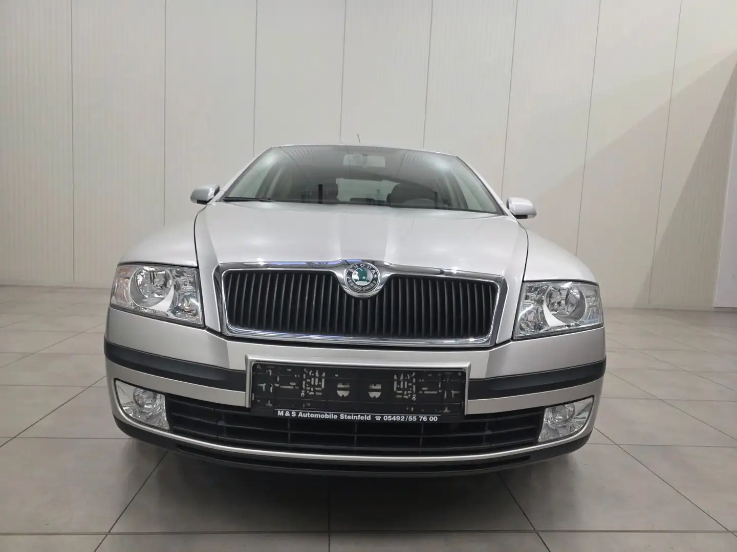 Skoda Octavia 1.6 Ambiente / KLIMAAUTOMATIK Silber - 2