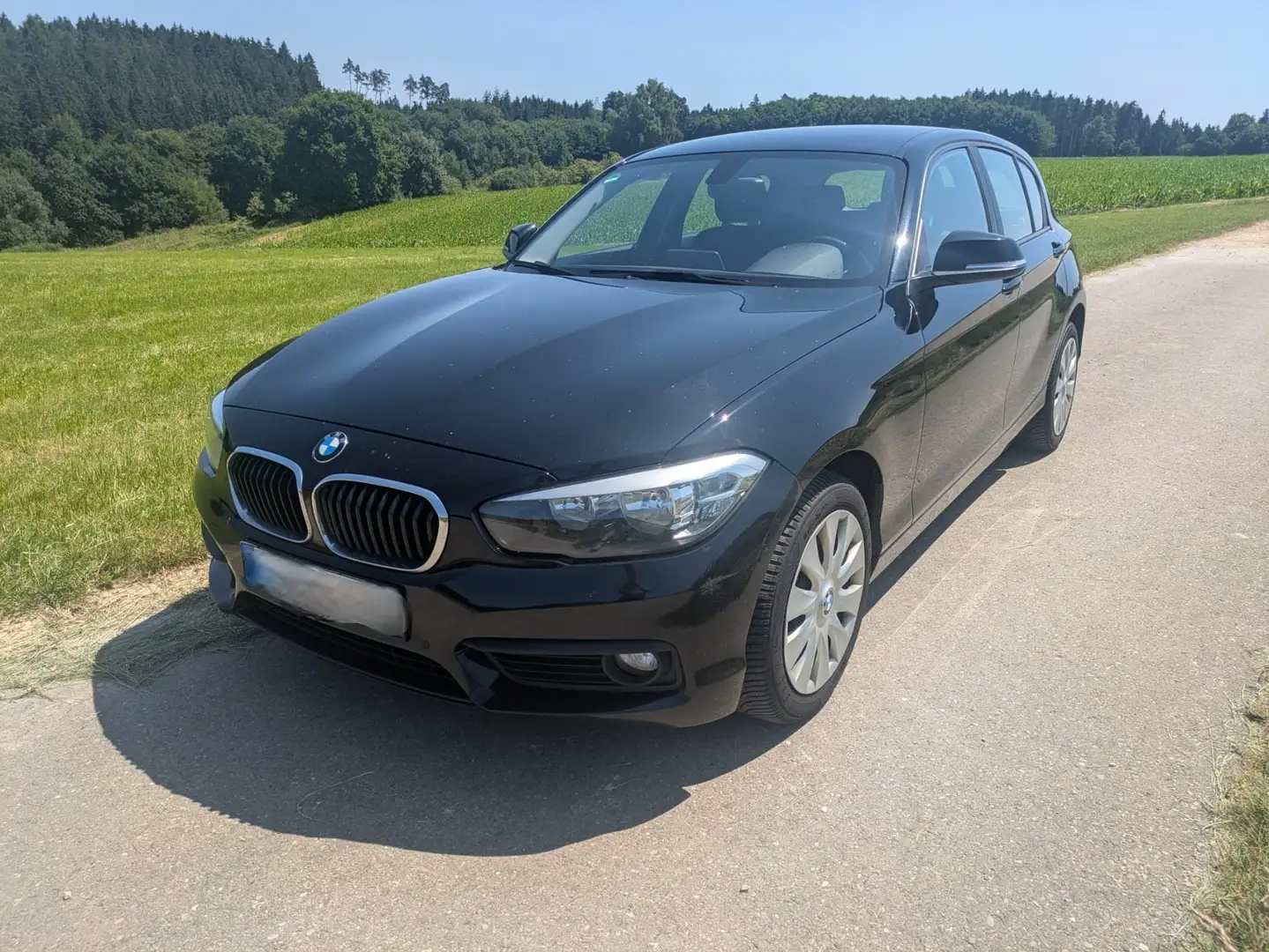 BMW 118 118i Schwarz - 1