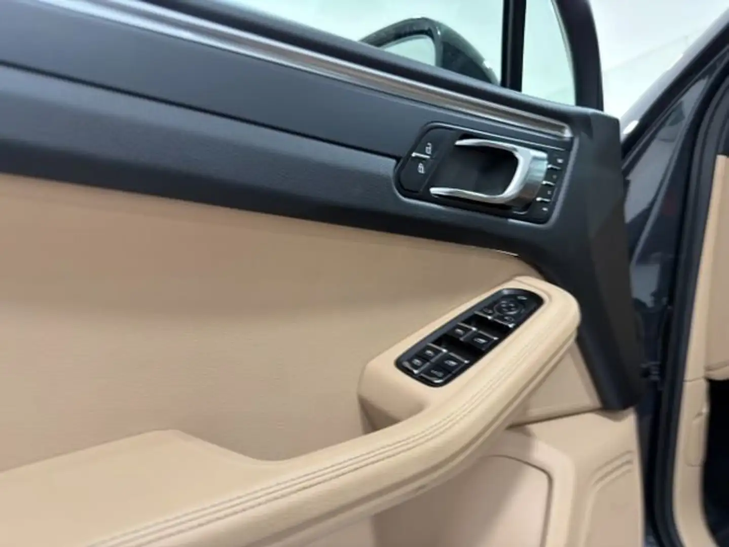 Porsche Macan 245 CV Grau - 2
