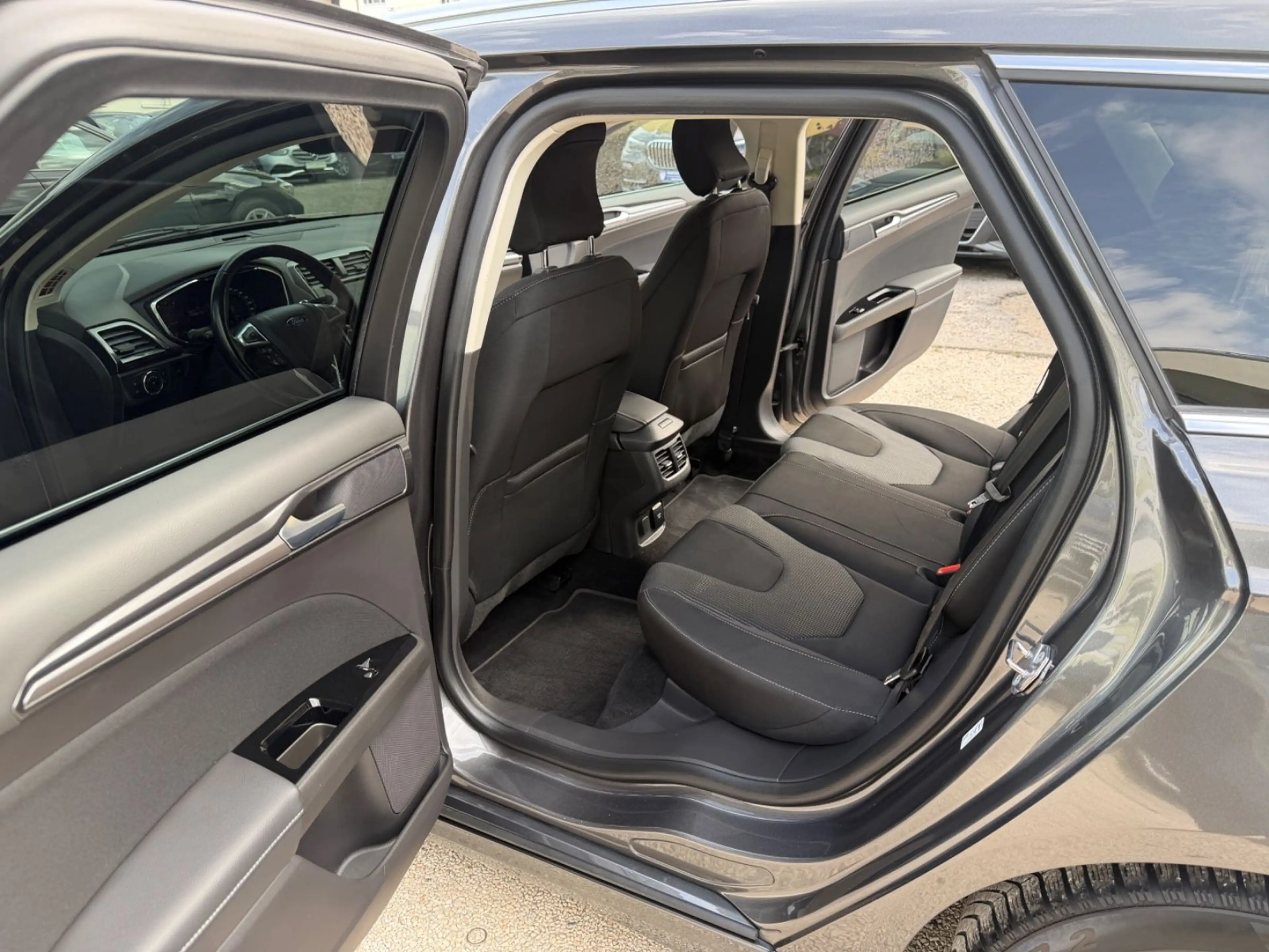 Ford Mondeo Turnier Titanium StHz AHK ACC Kamera BliS — photo 11