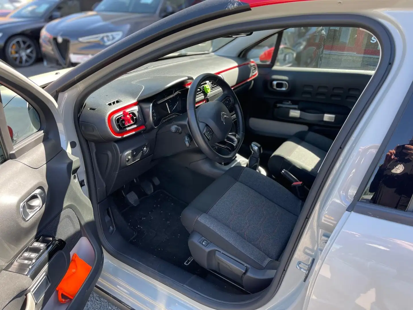 Citroen C3 C3 Pure Tech 82 CH SHINE Gris - 2