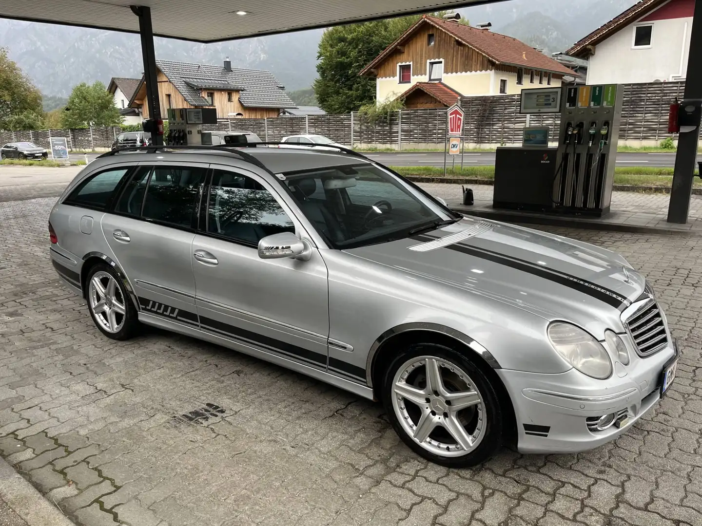 Mercedes-Benz E 320 E 320 T Avantg. 4MATIC A-Edi. Plus CDI Aut. Avantgarde A-Edition PLUS Silber - 1