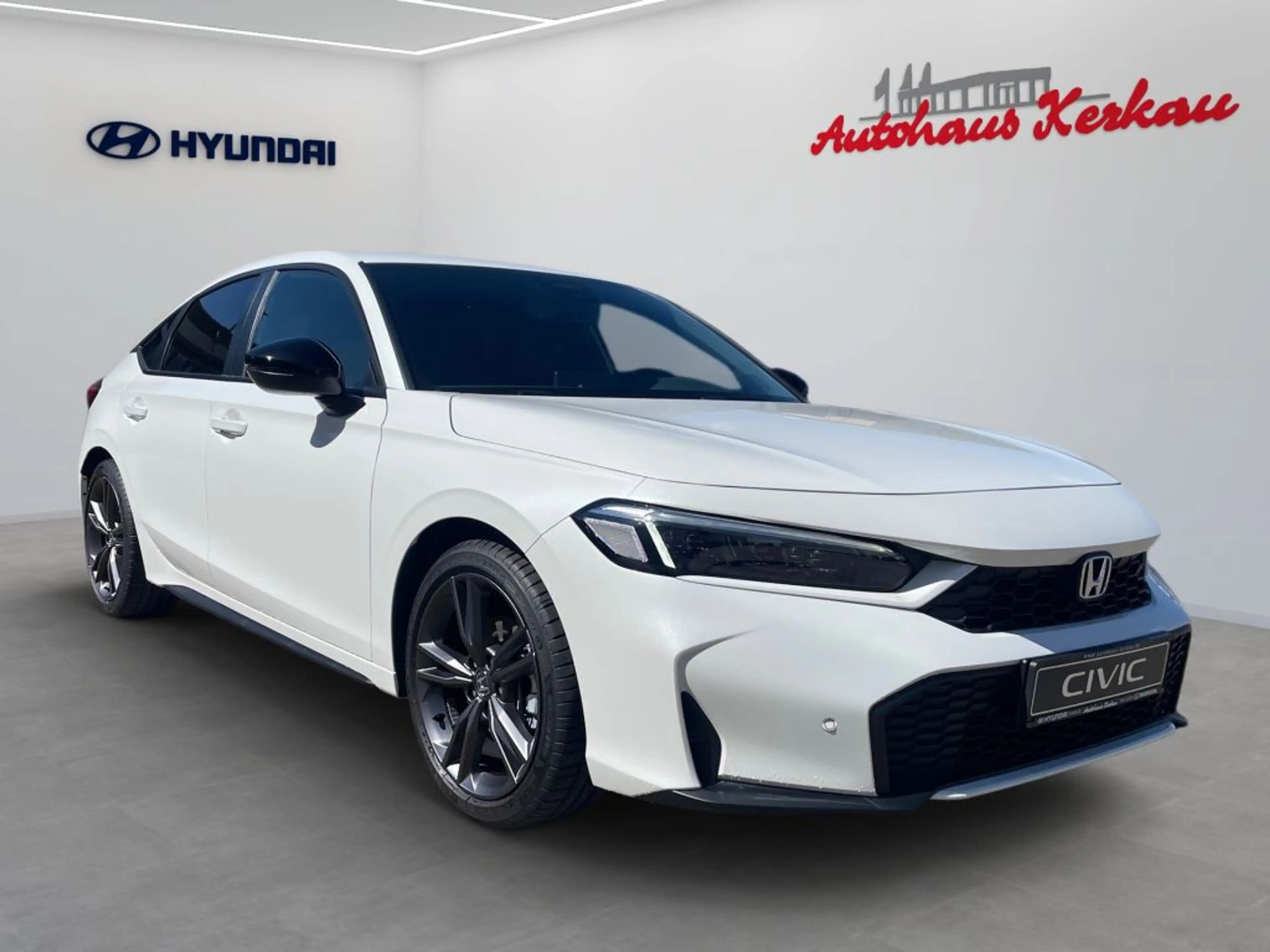 Honda Civic e:HEV 2.0 i-MMD Hybrid Sport (FE) — photo 2