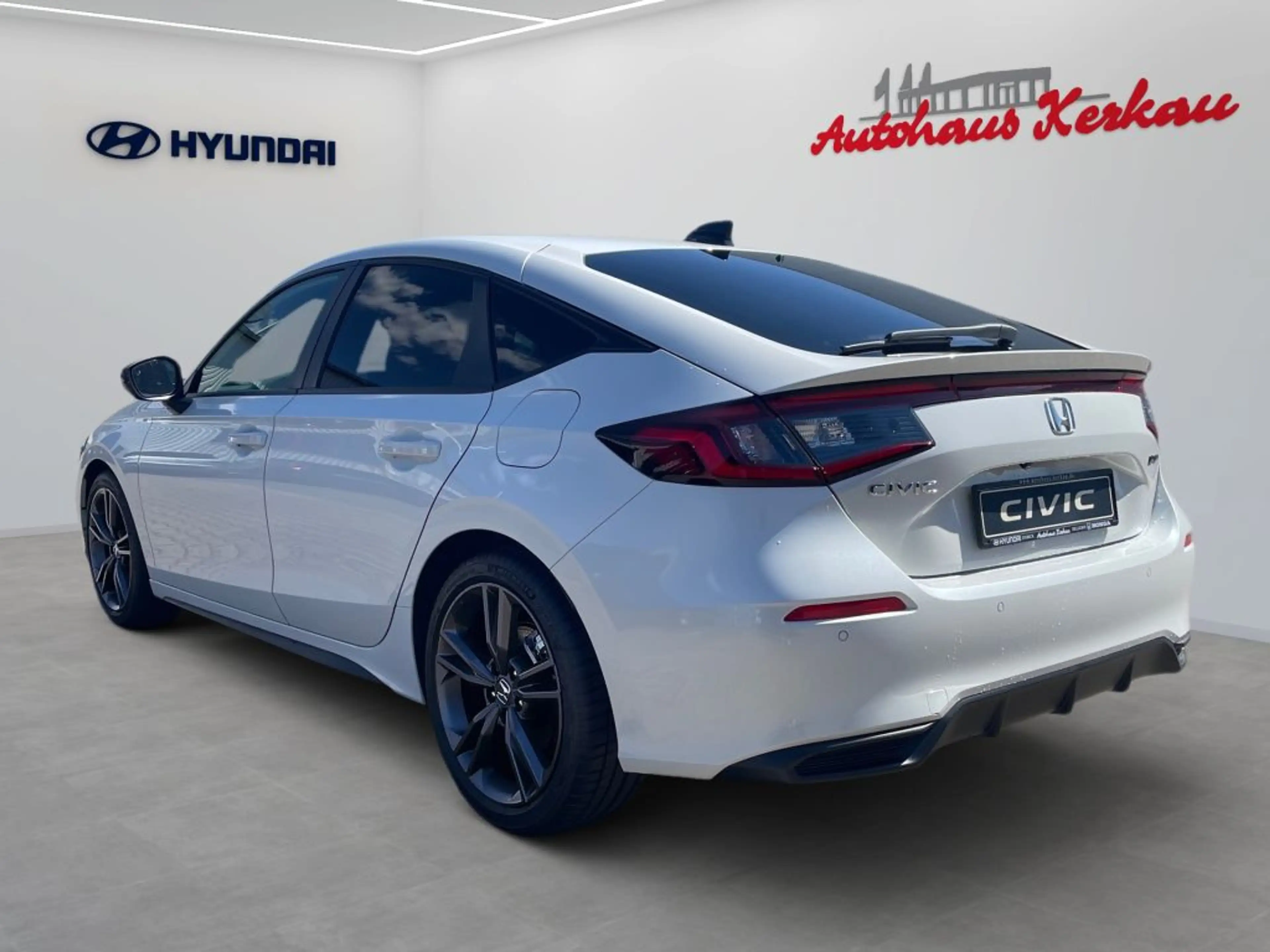 Honda Civic e:HEV 2.0 i-MMD Hybrid Sport (FE) — photo 4