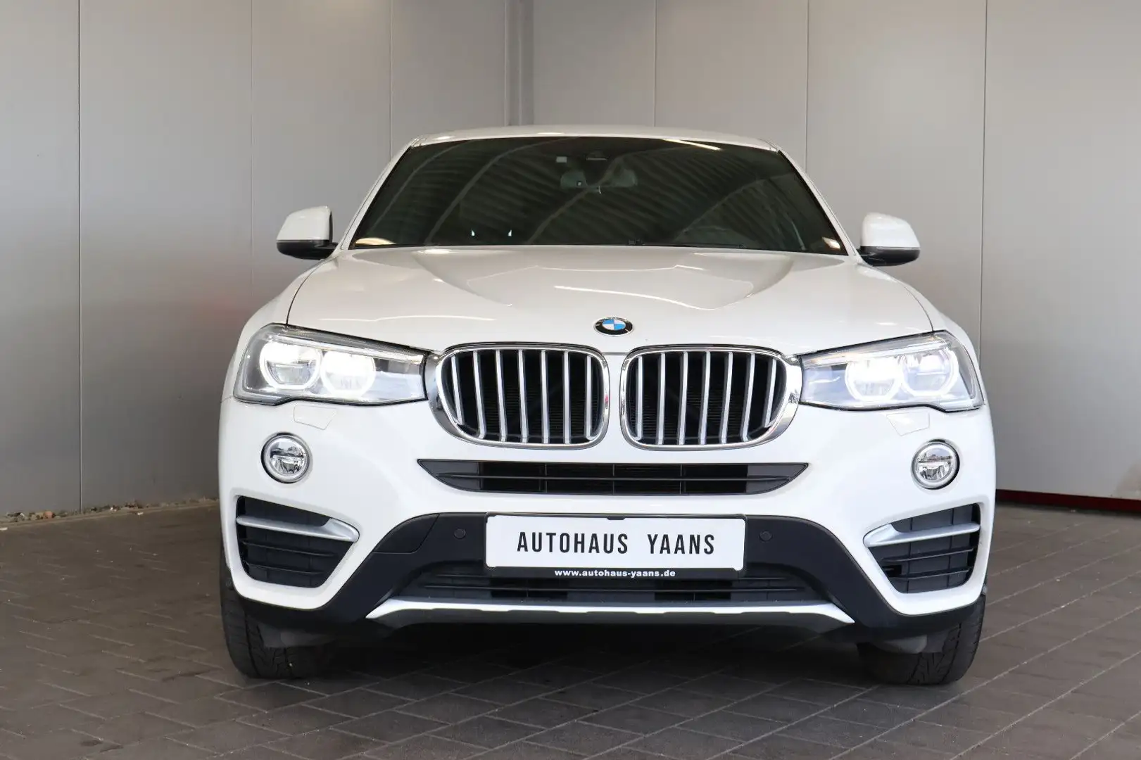 BMW X4 xDrive 20 d xLine HUD+KEY+KAM+XEN+LEDER+AHK Blanc - 2