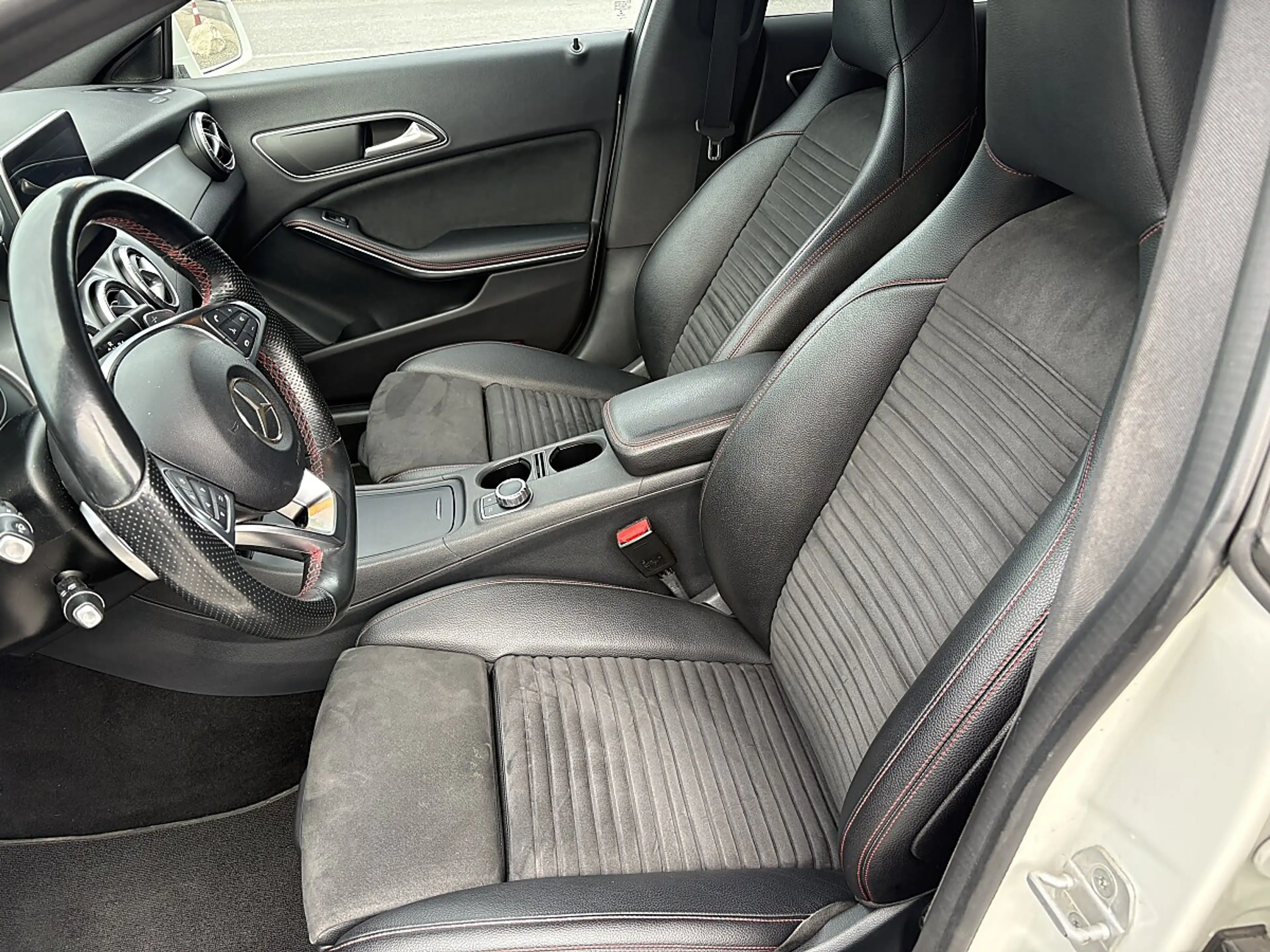 Mercedes-Benz CLA 220 CDI d Shooting Brake AMG Line 4-matic — photo 6