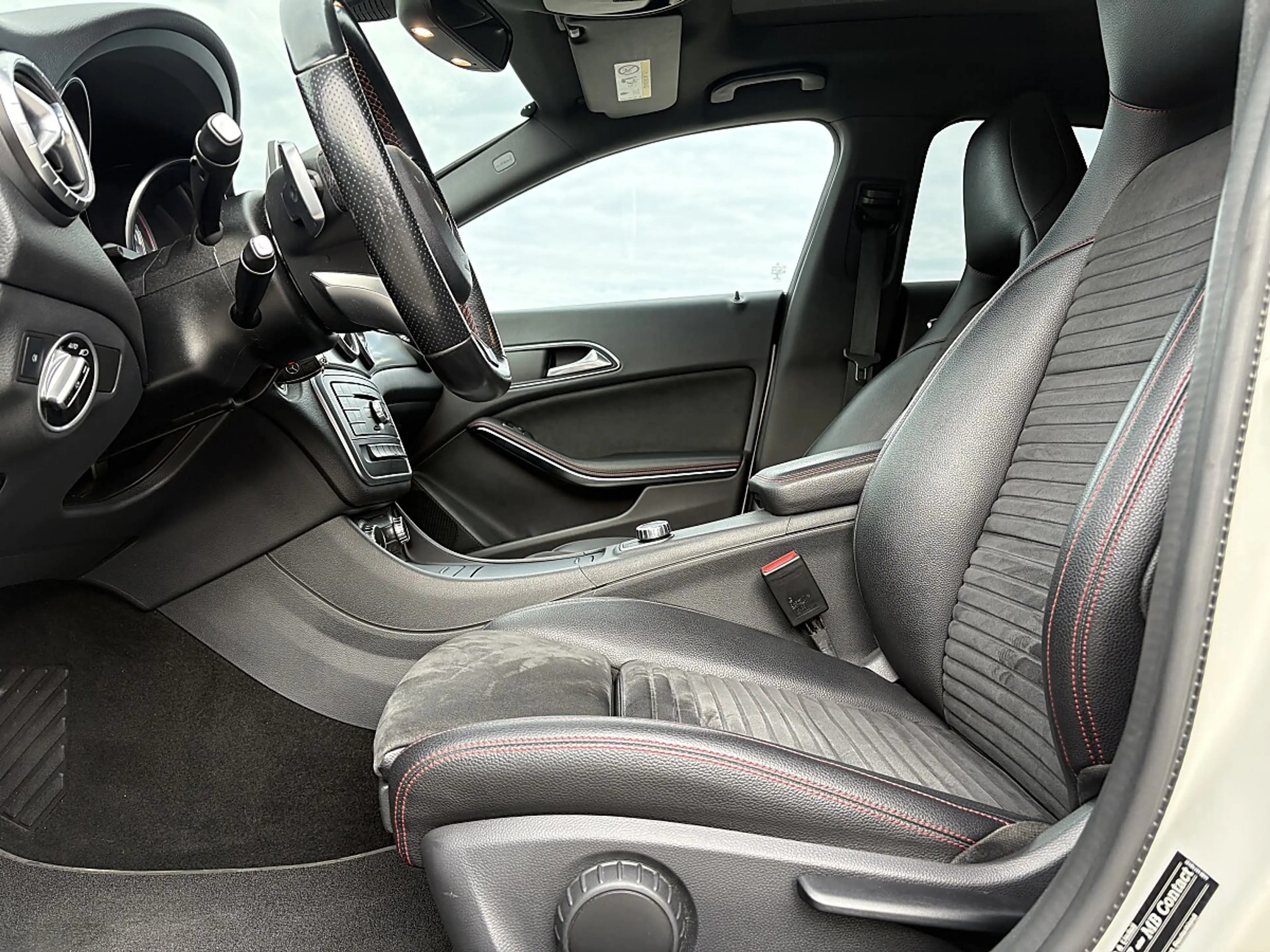 Mercedes-Benz CLA 220 CDI d Shooting Brake AMG Line 4-matic — photo 12