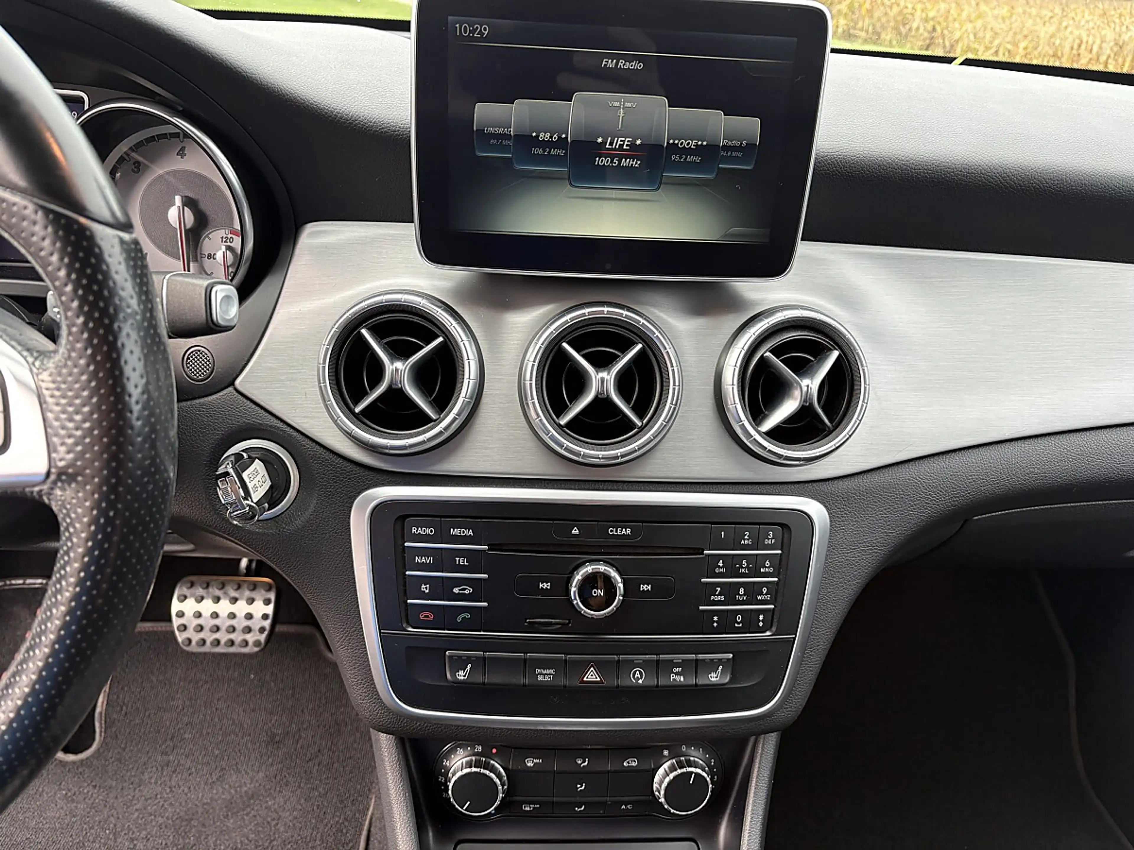 Mercedes-Benz CLA 220 CDI d Shooting Brake AMG Line 4-matic — photo 10