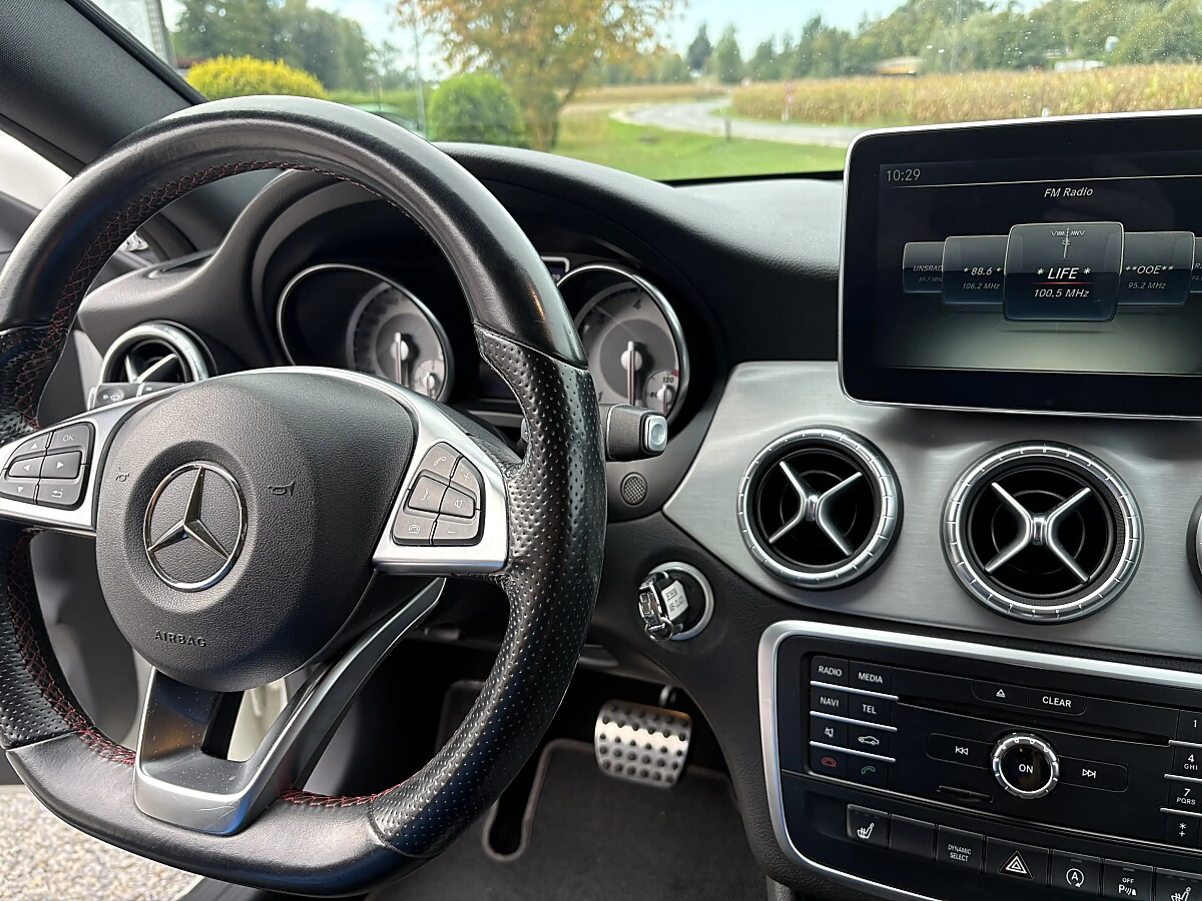 Mercedes-Benz CLA 220 CDI d Shooting Brake AMG Line 4-matic — photo 11