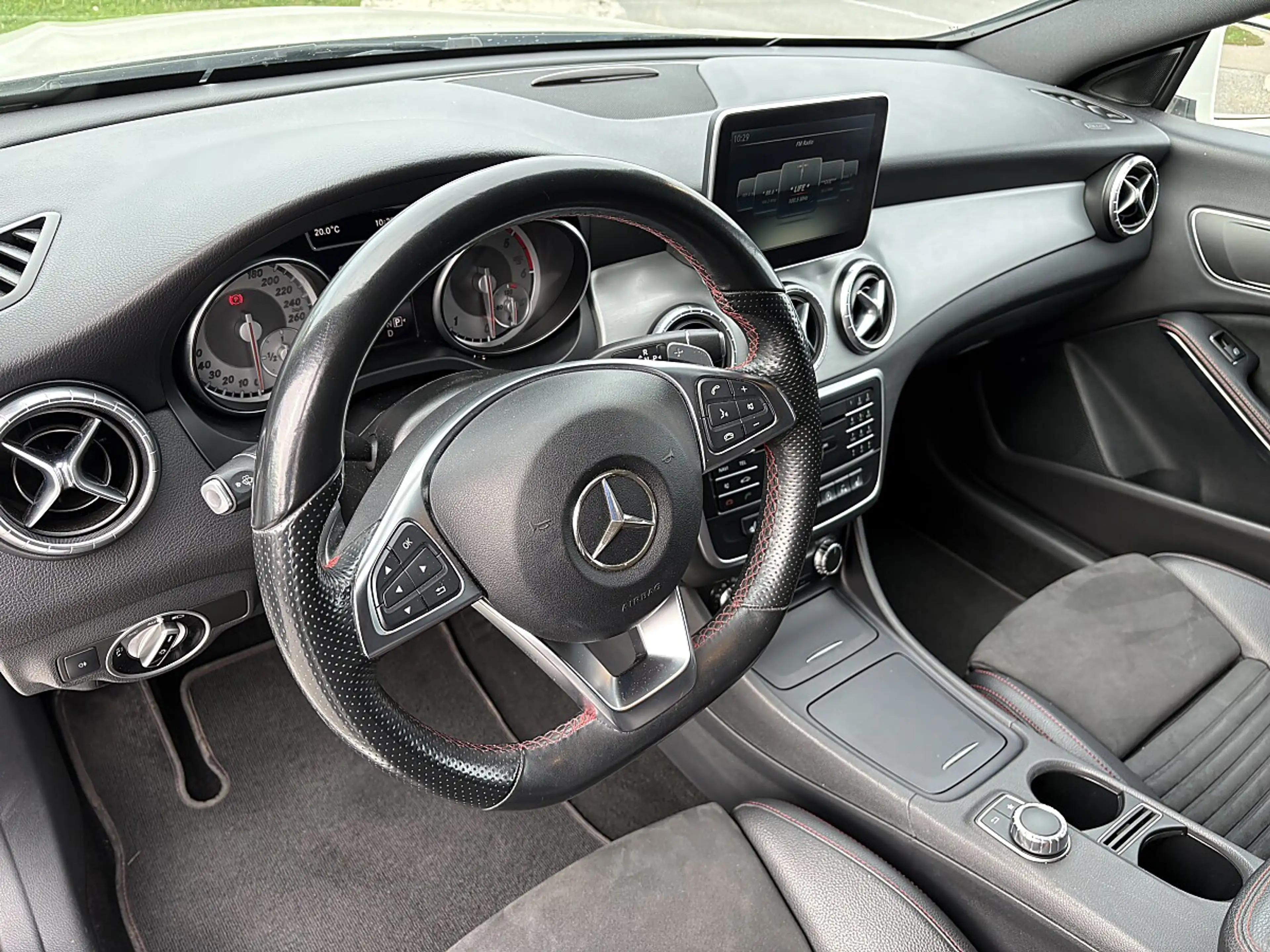 Mercedes-Benz CLA 220 CDI d Shooting Brake AMG Line 4-matic — photo 7
