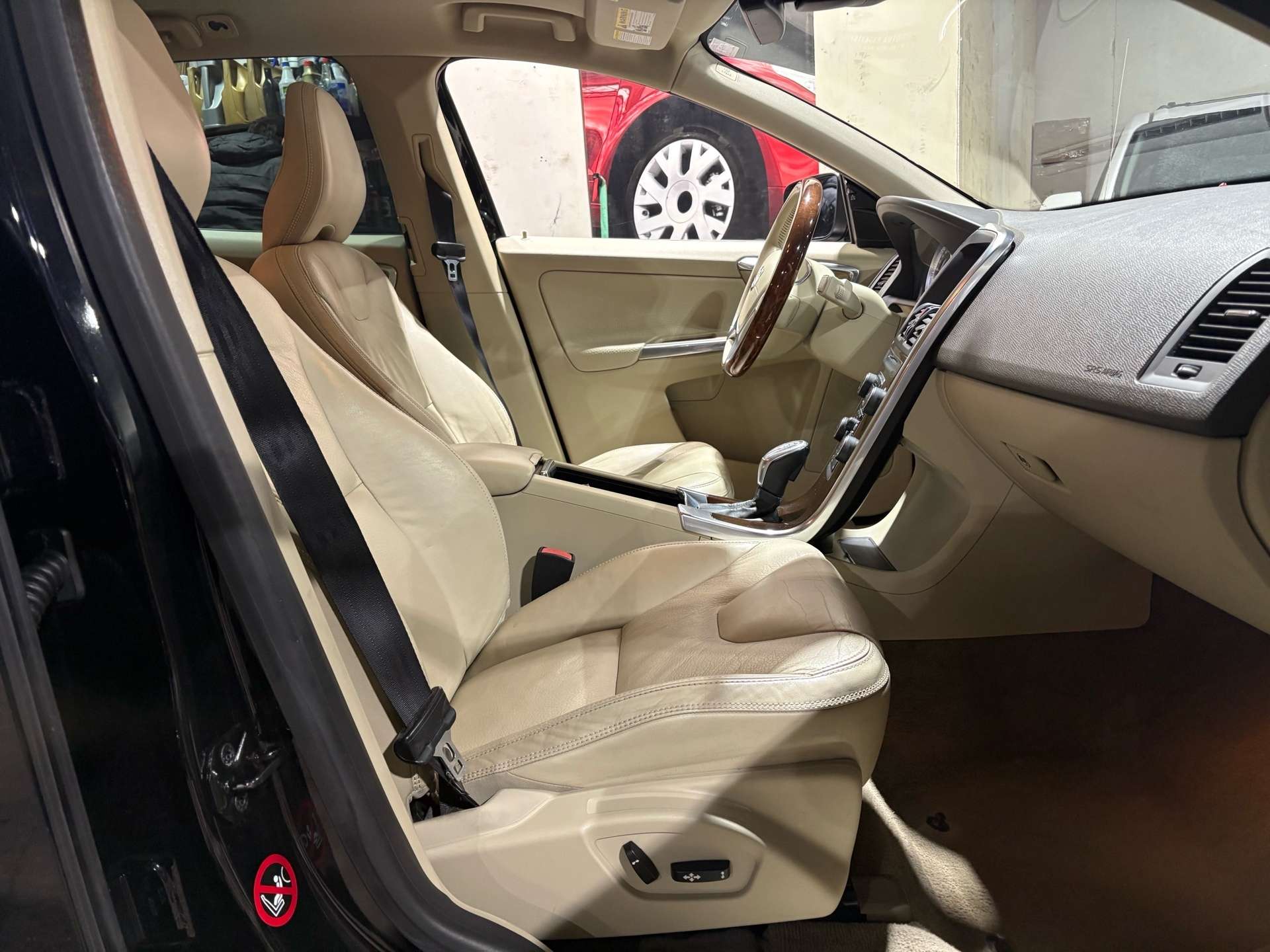 2013 Volvo XC60 T6 thumb 11