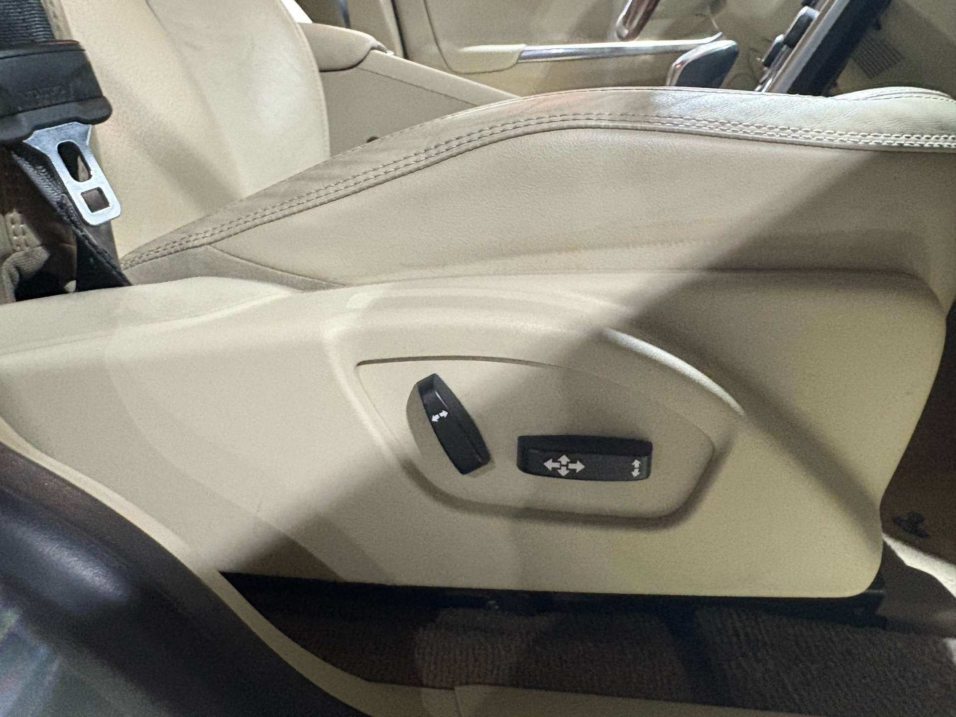 2013 Volvo XC60 T6 thumb 12