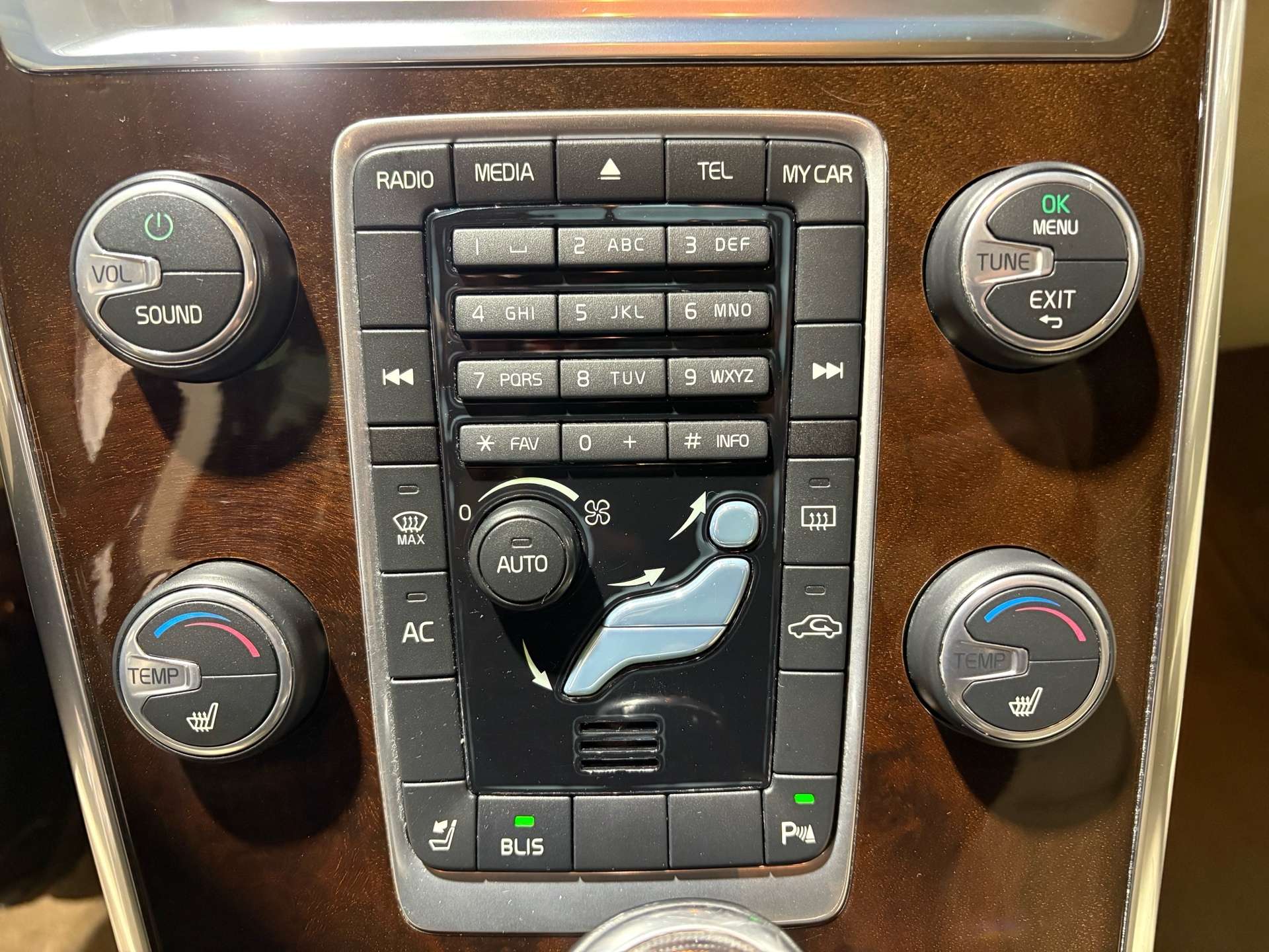 2013 Volvo XC60 T6 thumb 22