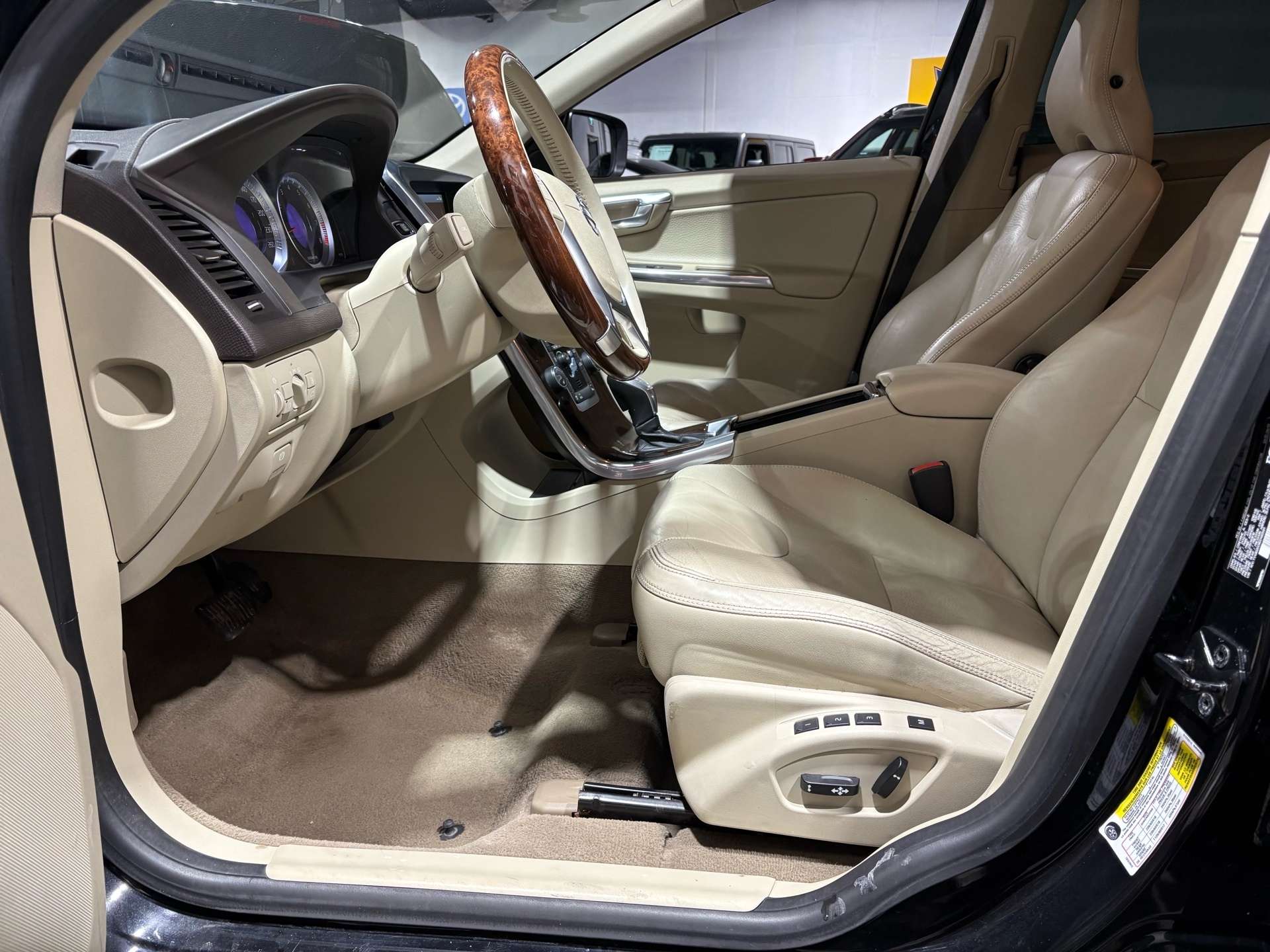 2013 Volvo XC60 T6 thumb 9