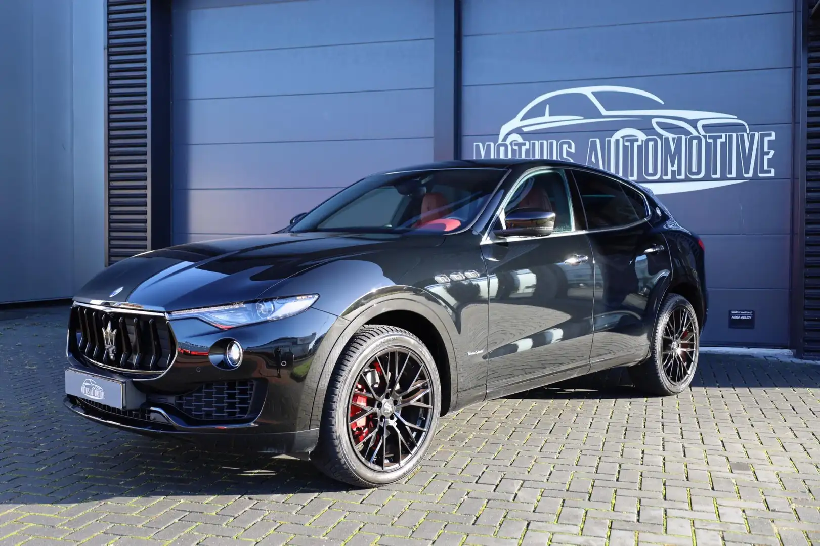Maserati Levante 3.0 V6 AWD GranSport 2 jaar fabrieks garantie Zwart - 2