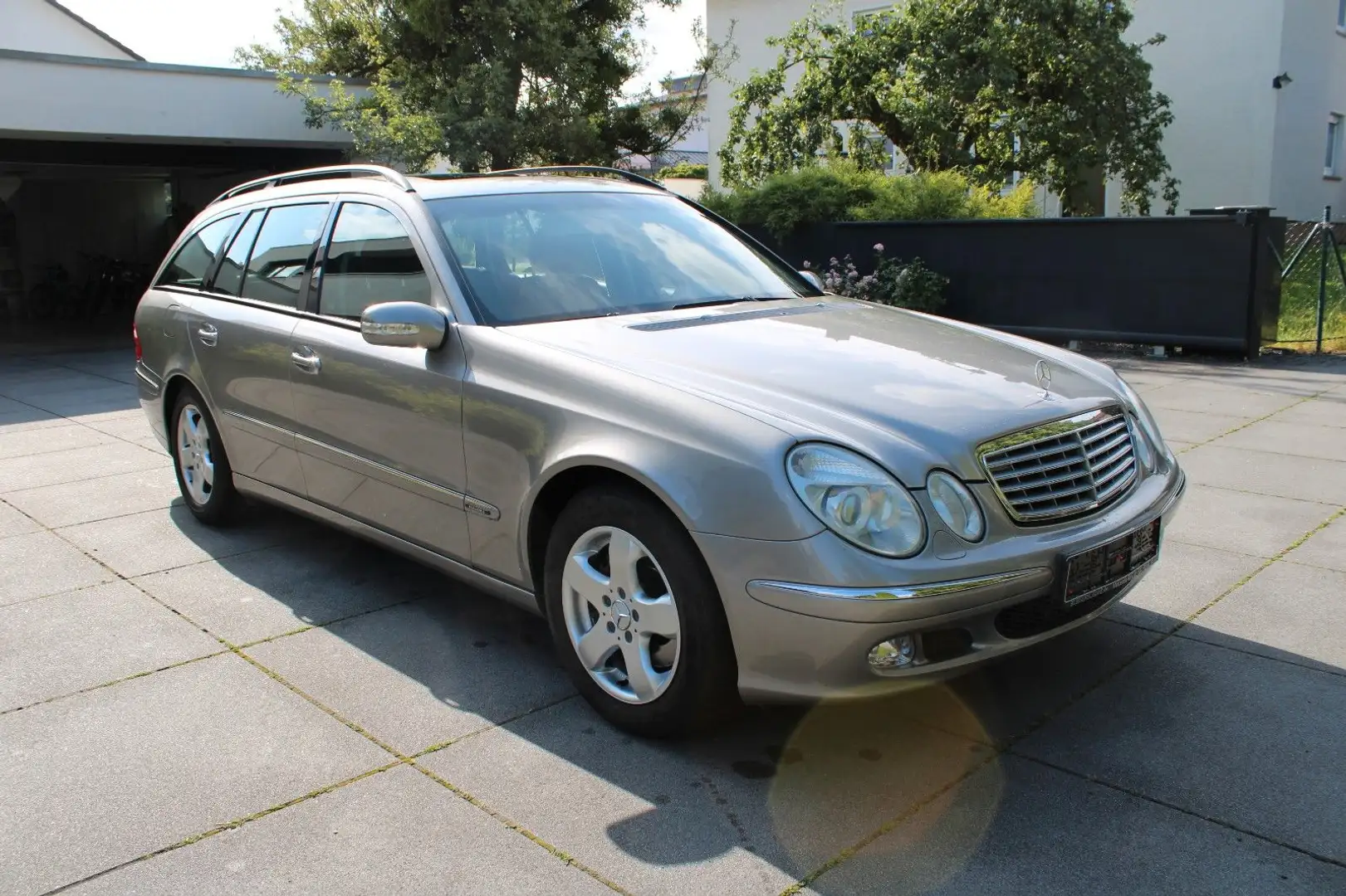 Mercedes-Benz E 280 CDI T-Modell*TEMPO/KLIMA/NAVI/SHZ* Silber - 2