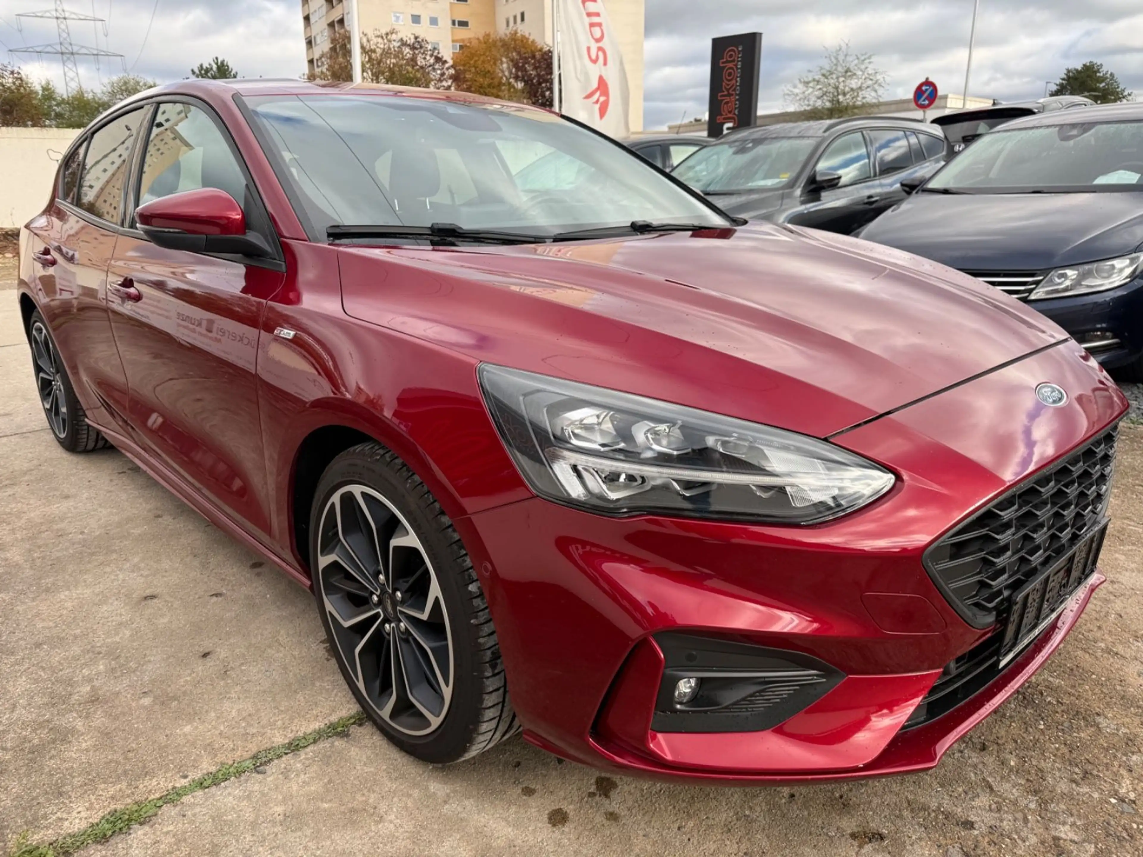 Ford Focus Lim. ST-Line+BC+MFL+LED+APPLECARPLAY+HEADU