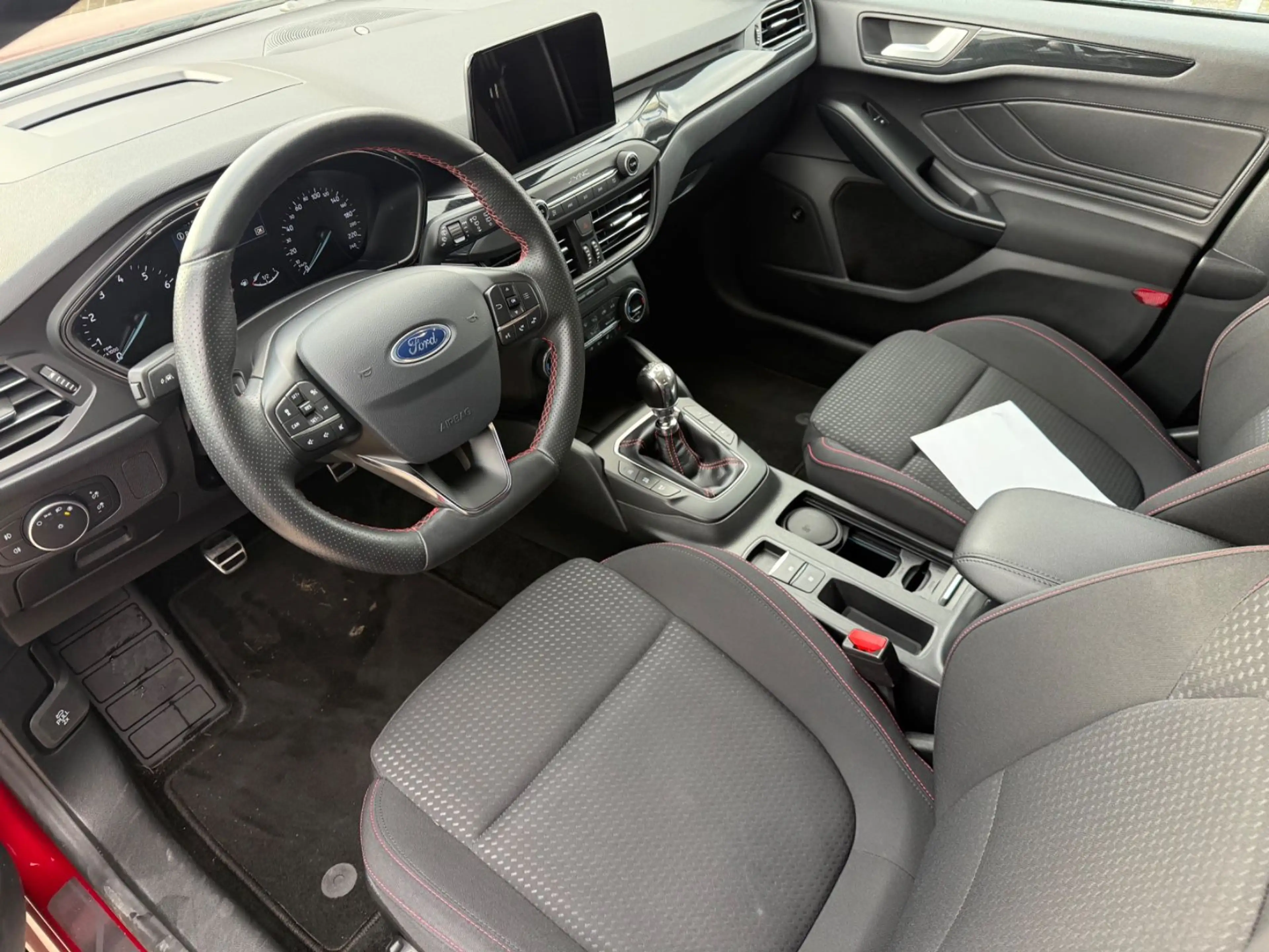 Ford Focus Lim. ST-Line+BC+MFL+LED+APPLECARPLAY+HEADU — photo 10