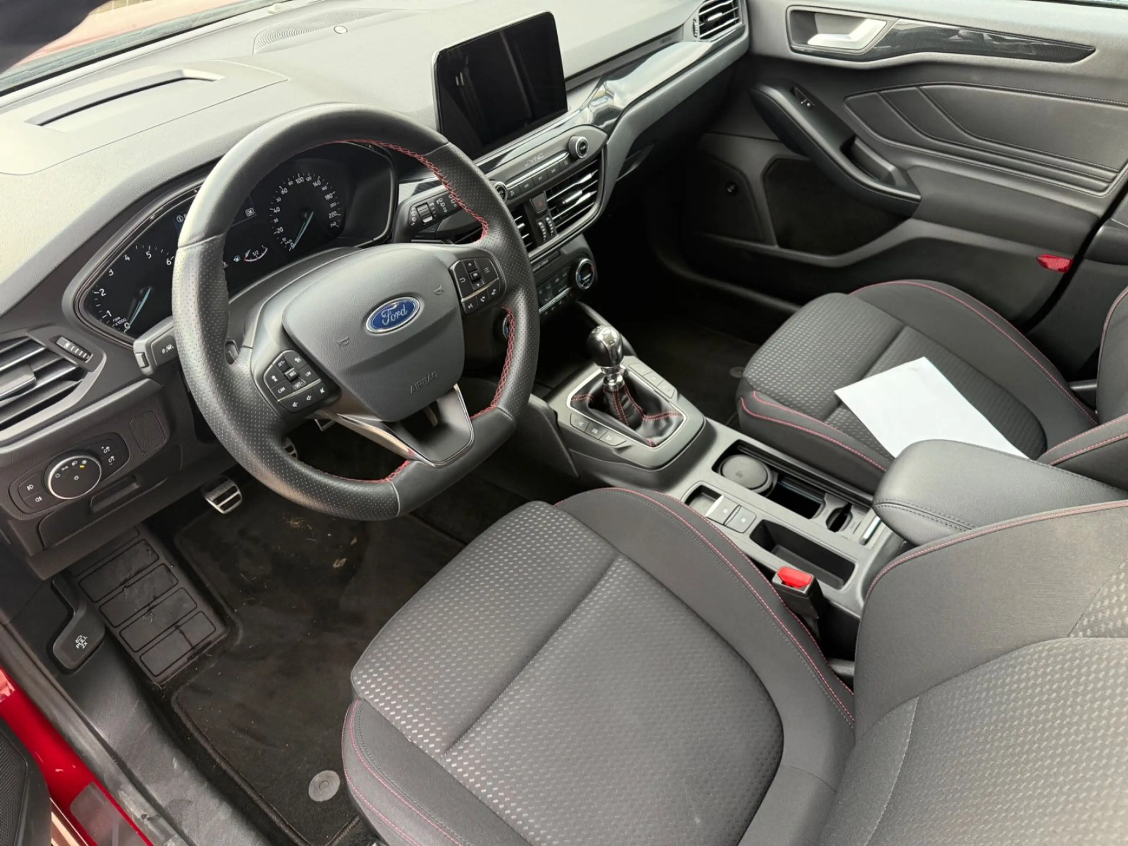 Ford Focus Lim. ST-Line+BC+MFL+LED+APPLECARPLAY+HEADU — photo 9