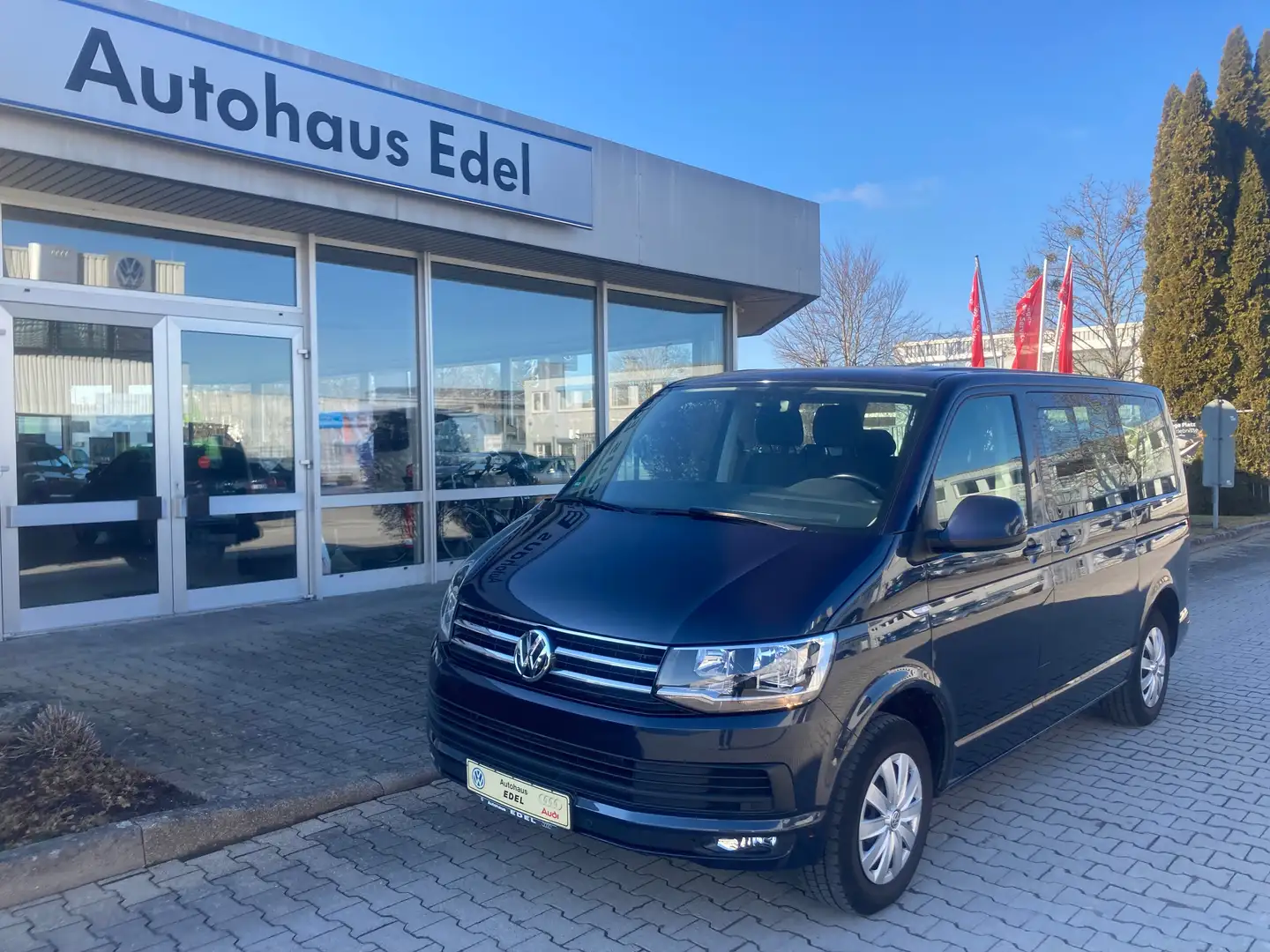 Volkswagen T6 Caravelle Comfortline 9-Sitzer,NAVI,SCHIEBETÜRE li+re,etc Modrá - 2