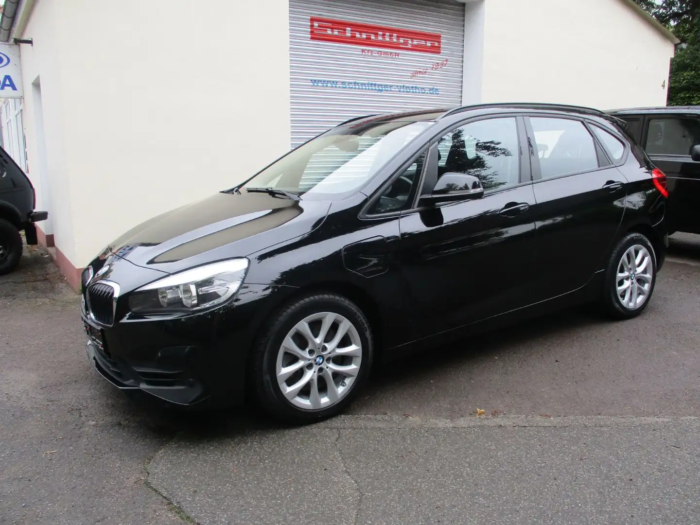 BMW 225 xe Tourer Advantage + Navi etc. Černá - 1