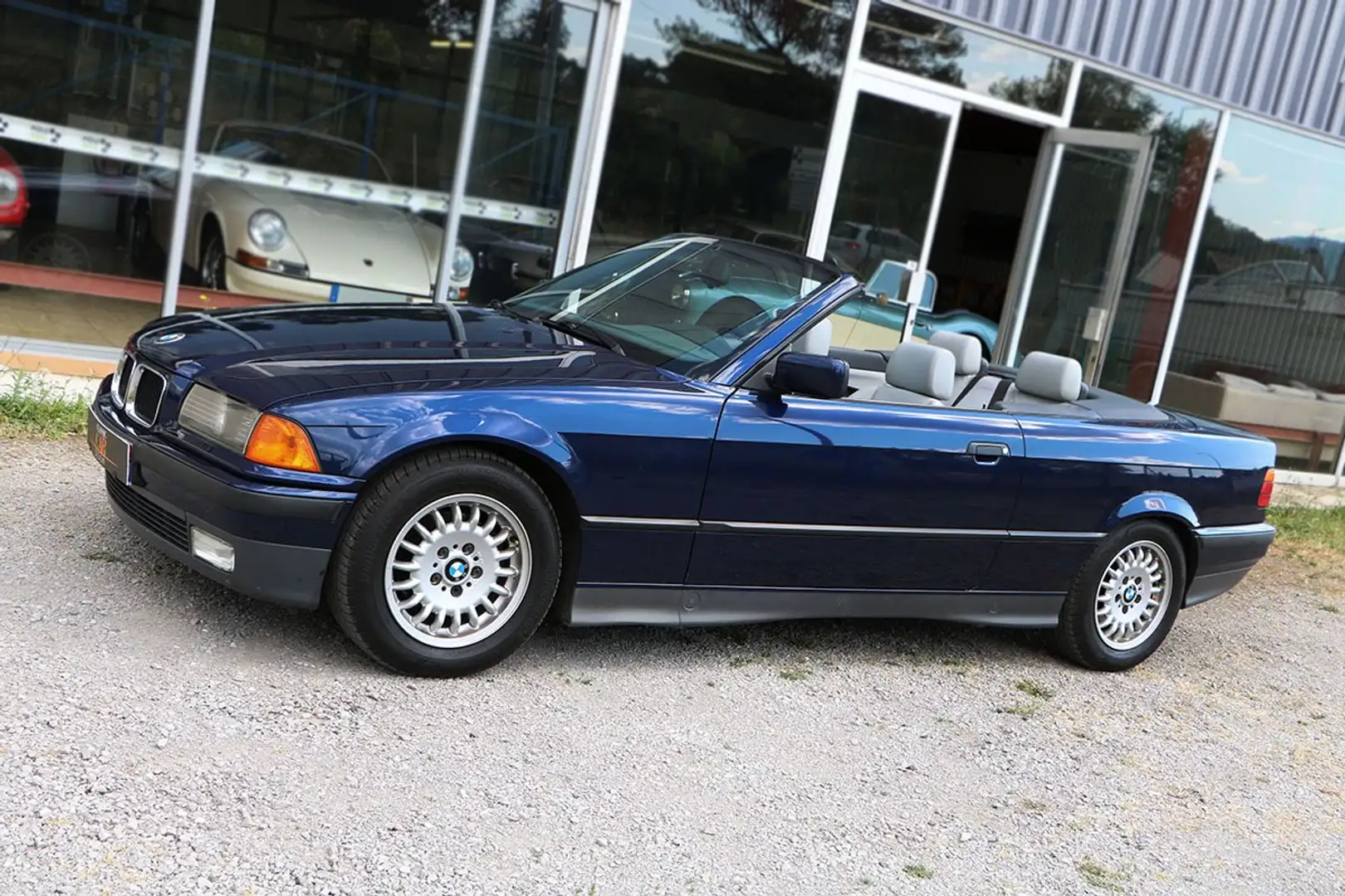 BMW 325 325i A Bleu - 1