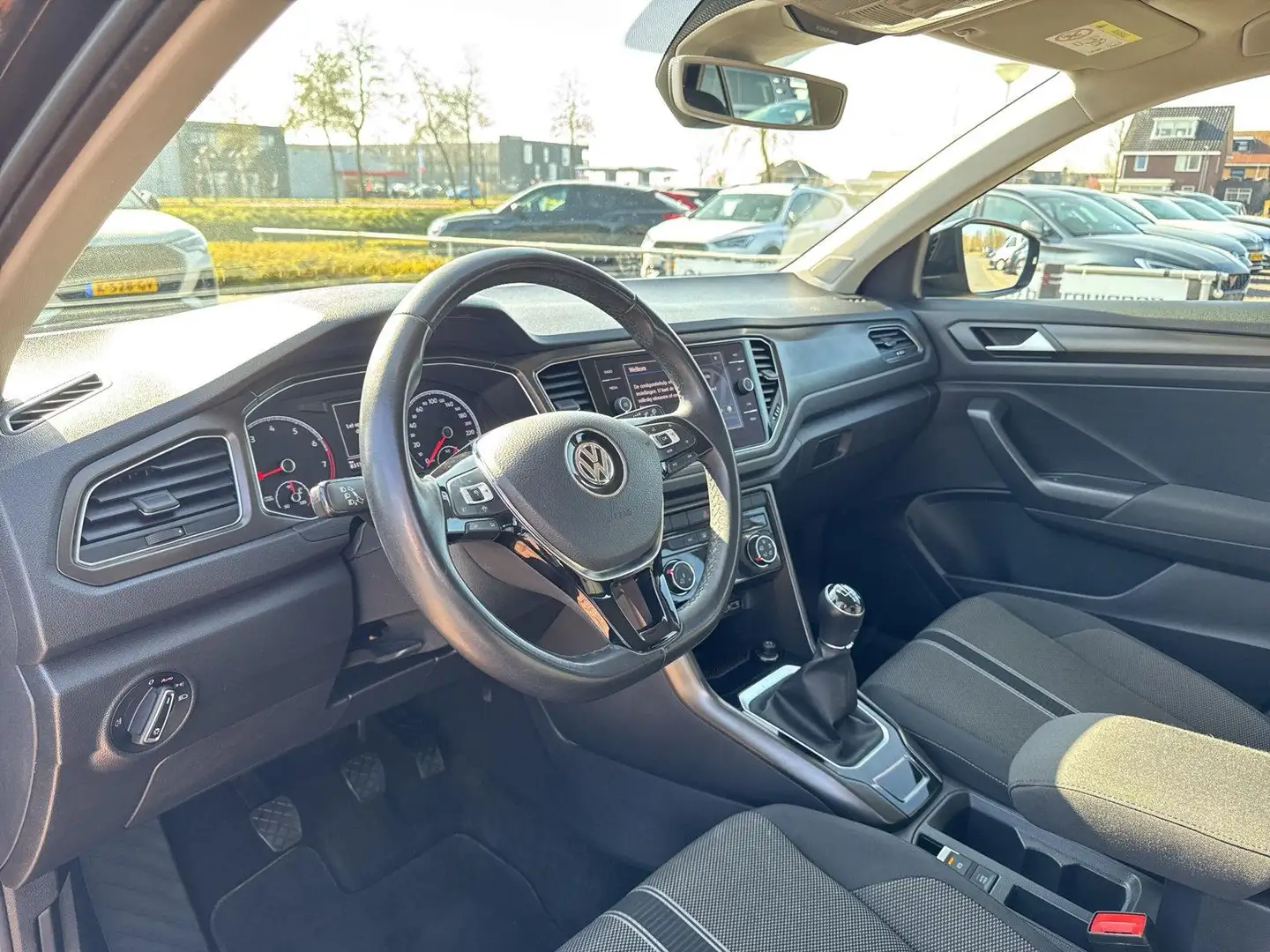 Volkswagen T-Roc 1.0 TSI Style 115Pk | Navi | Pdc | Lane Assist | A Zwart - 2