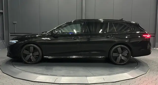 Volkswagen Passat view 2