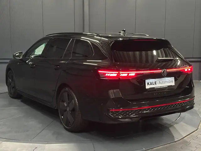 Volkswagen Passat view 3