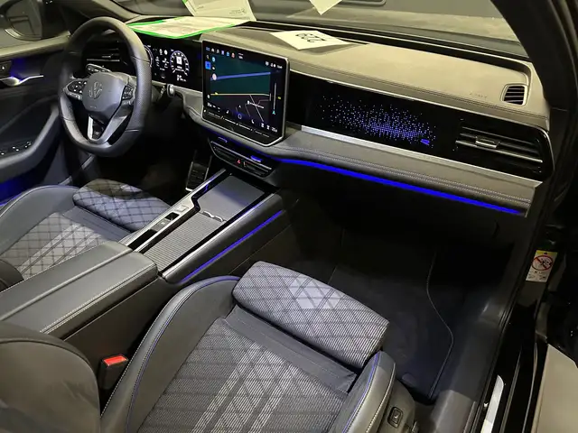 Volkswagen Passat view 11