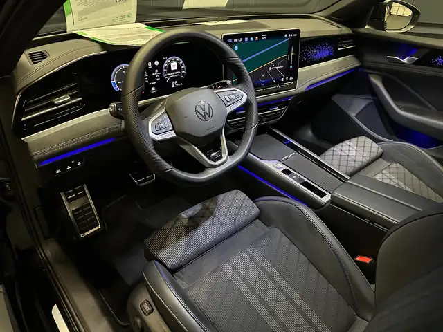 Volkswagen Passat view 16