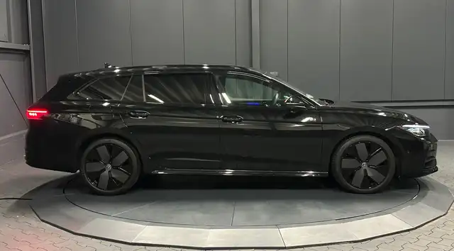 Volkswagen Passat view 6
