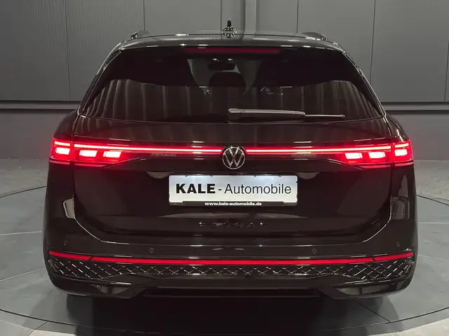 Volkswagen Passat view 4