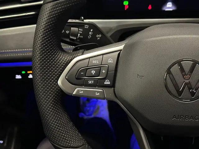 Volkswagen Passat view 18