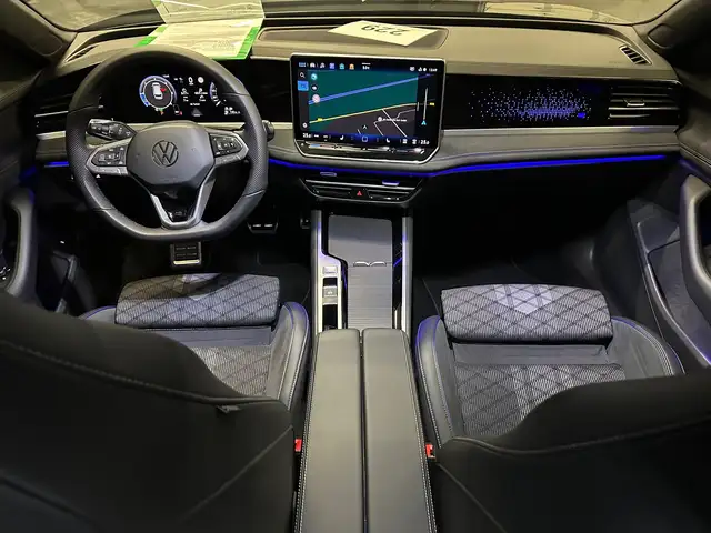 Volkswagen Passat view 12