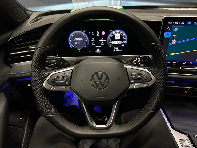 Volkswagen Passat view 17