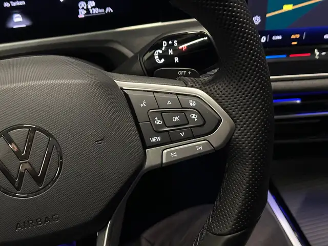 Volkswagen Passat view 19
