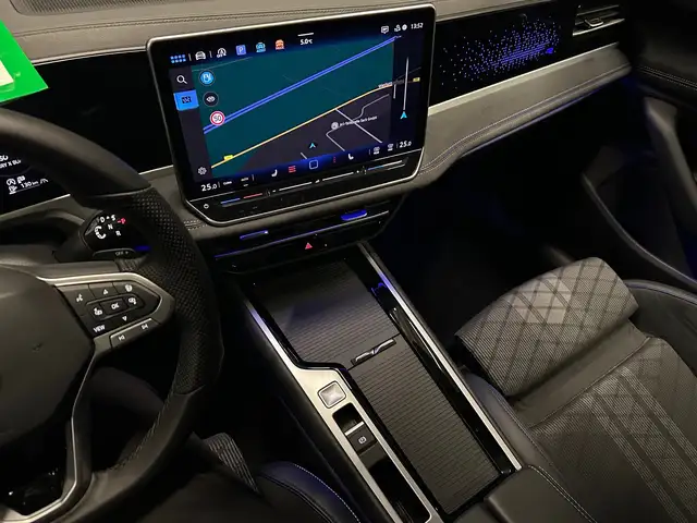 Volkswagen Passat view 21