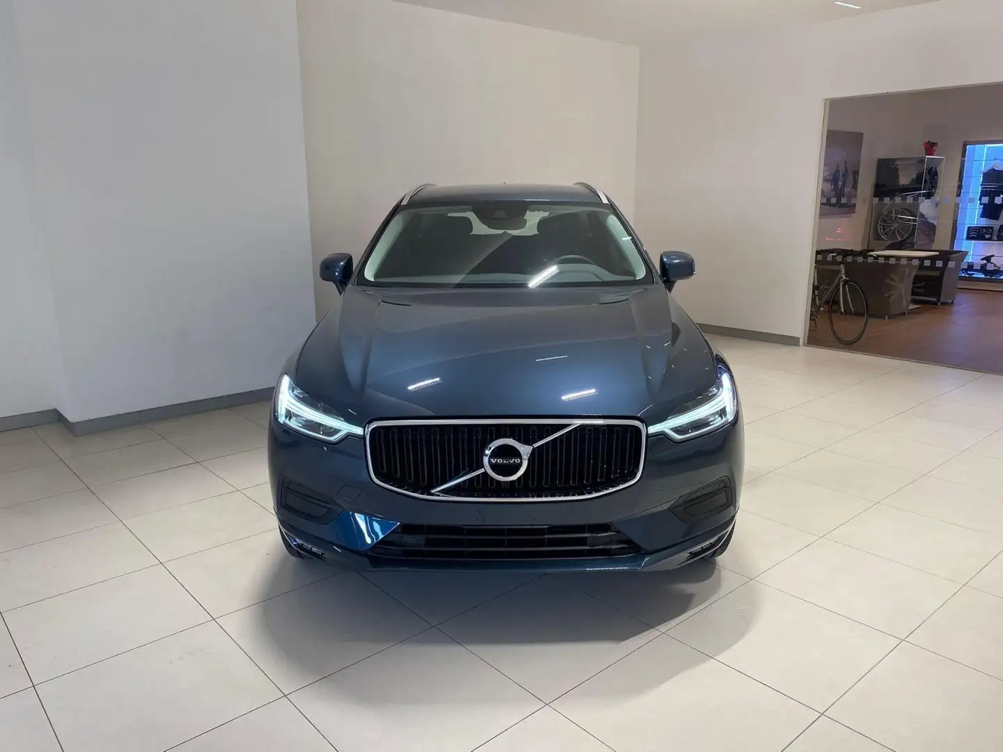 Volvo XC60 B4 (d) AWD Automatico Core Grigio - 2