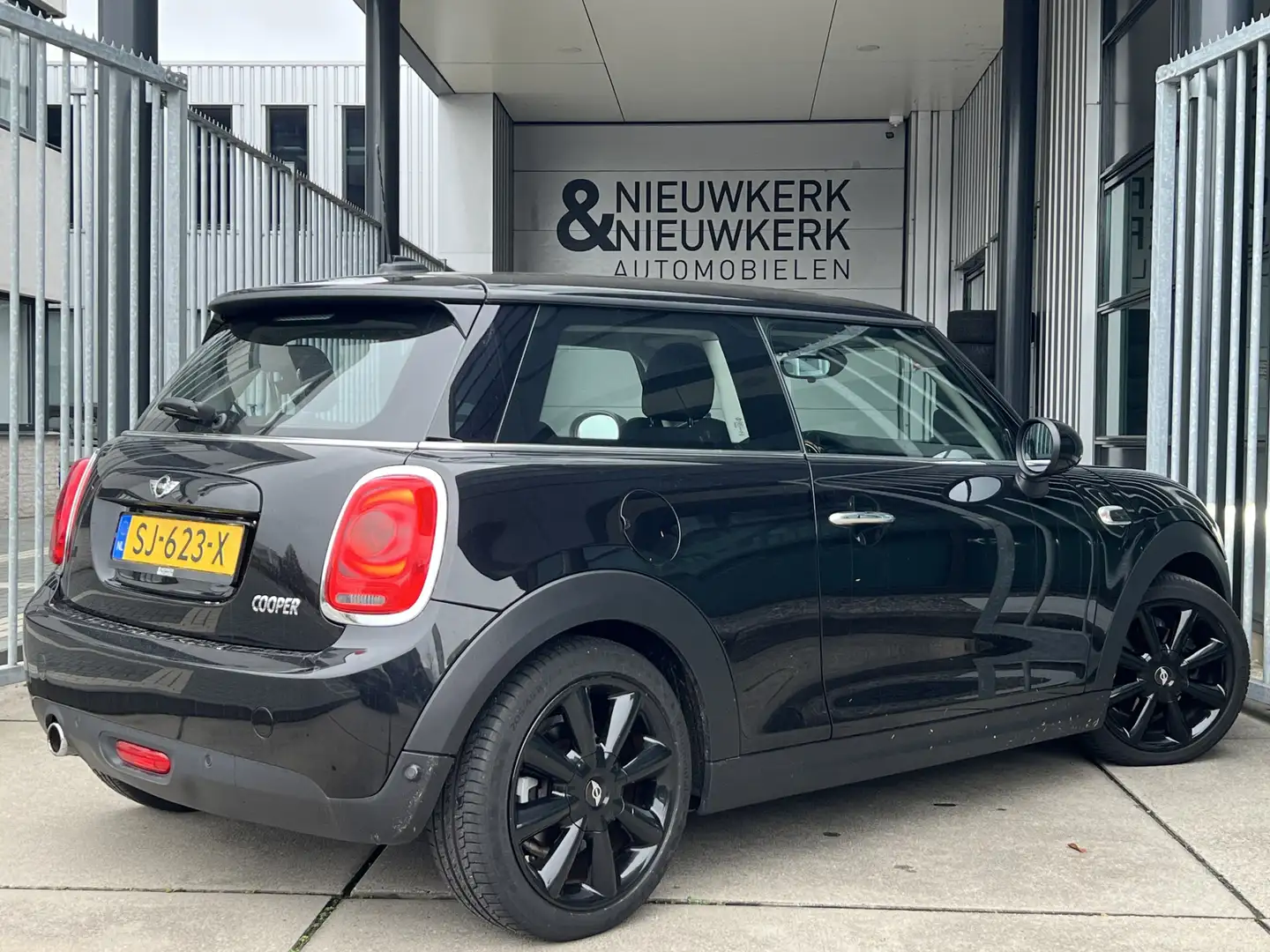 MINI Cooper Mini 1.5 Chili | AUTOMAAT | NAVI | CRUISE CONTROL Zwart - 2