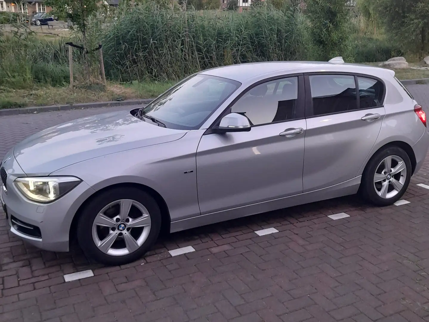 BMW 114 114 EDE/180pk/groot NAVI professional/sport Ezüst - 1