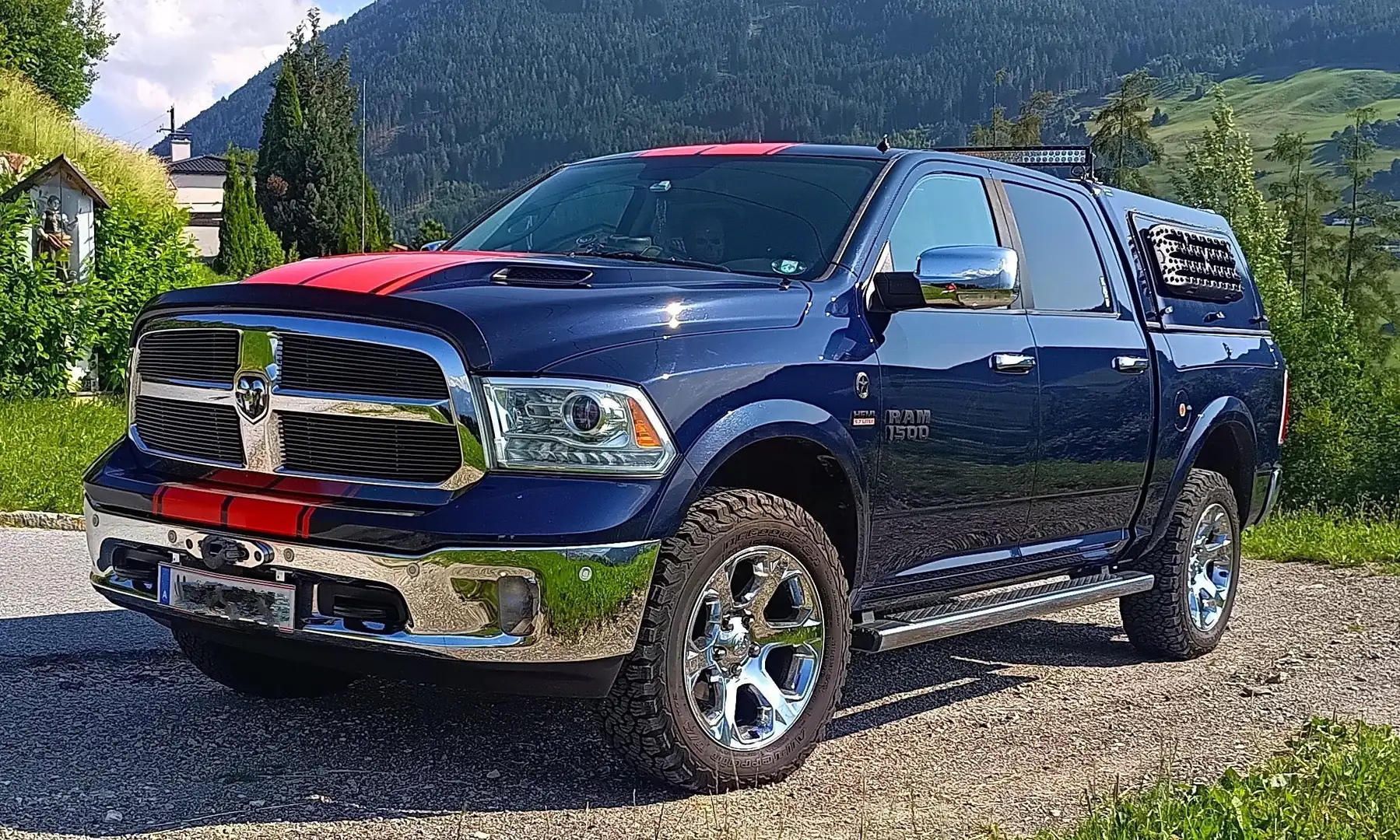 Dodge RAM 1500 Laramie Blau - 1