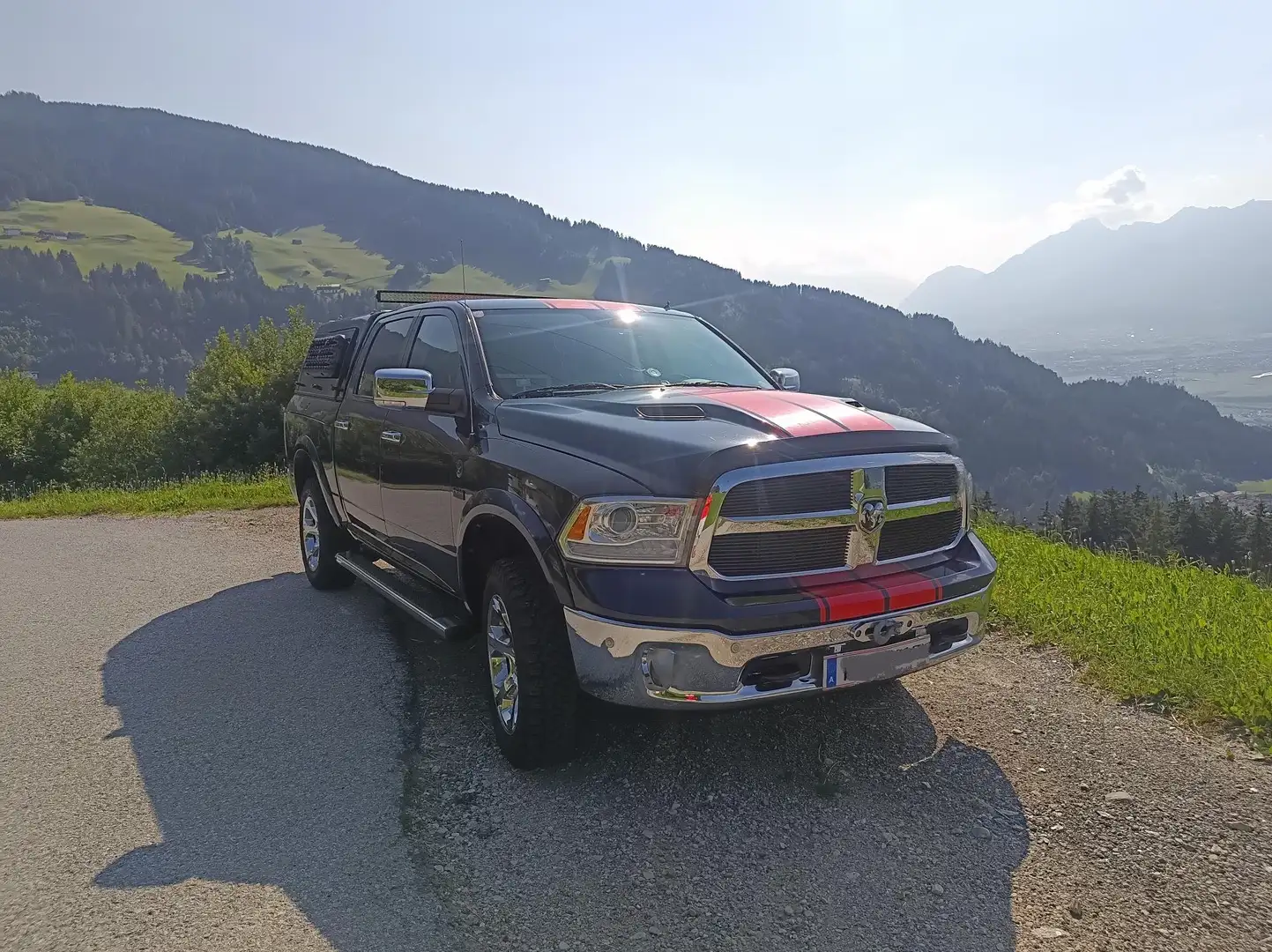 Dodge RAM 1500 Laramie Blau - 2