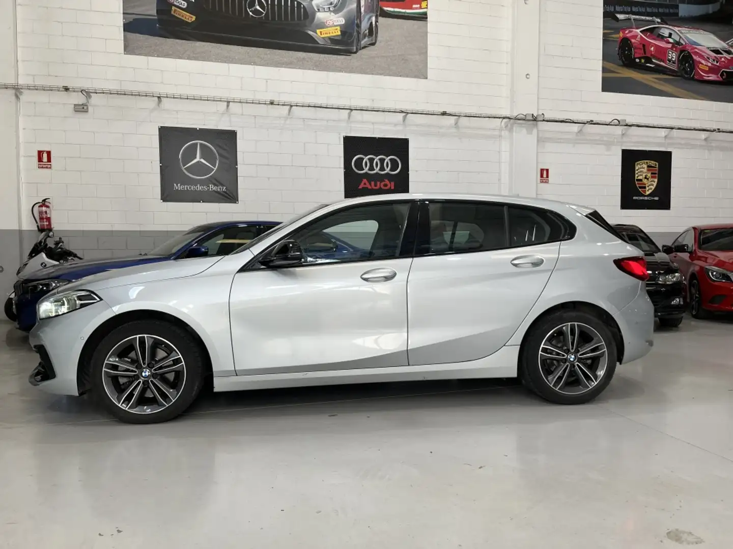 BMW 116 116d M Sport Gris - 1